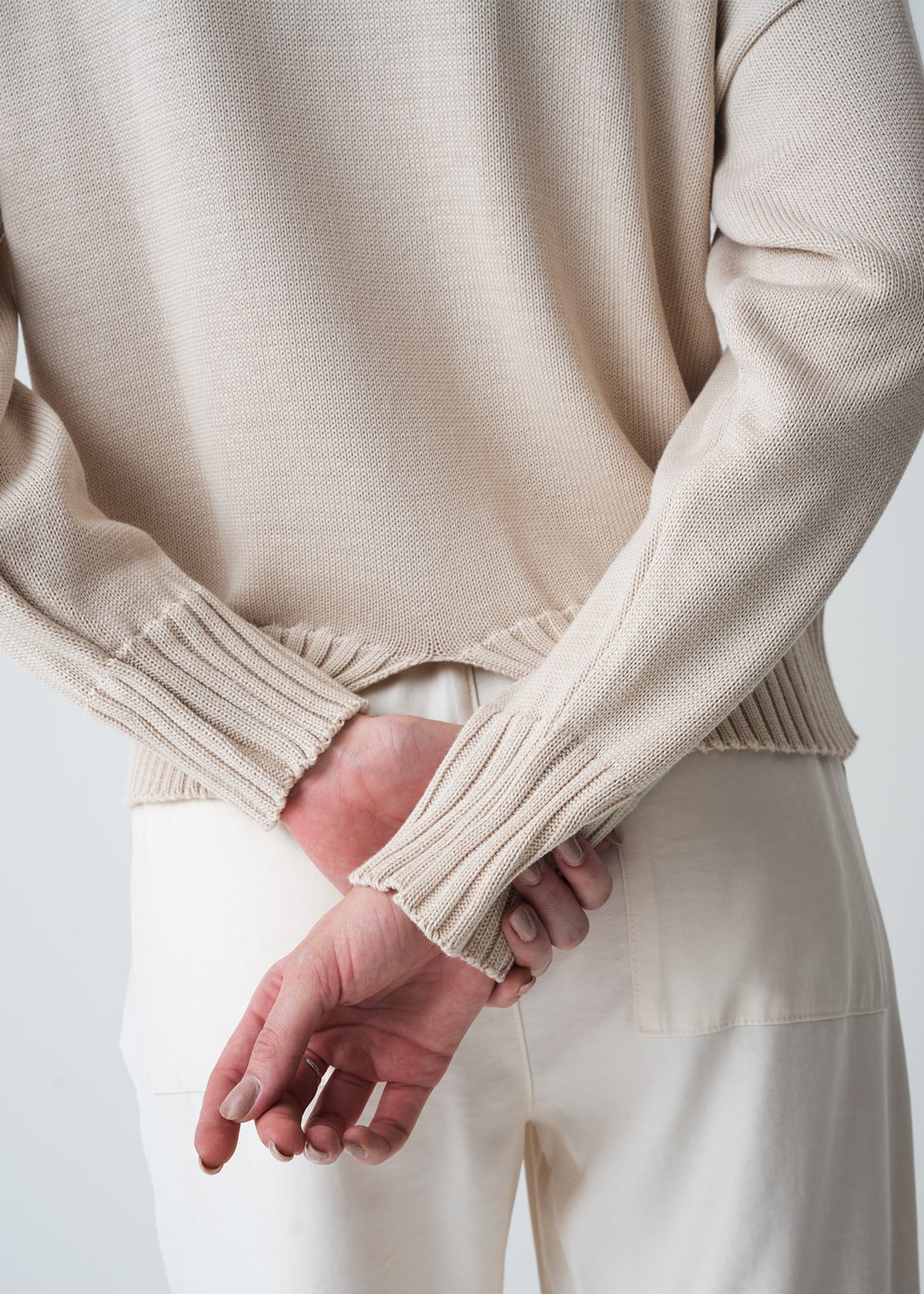 Buzo de tejido de cuello alto - Gris 14_485G067_GRI171312_4
