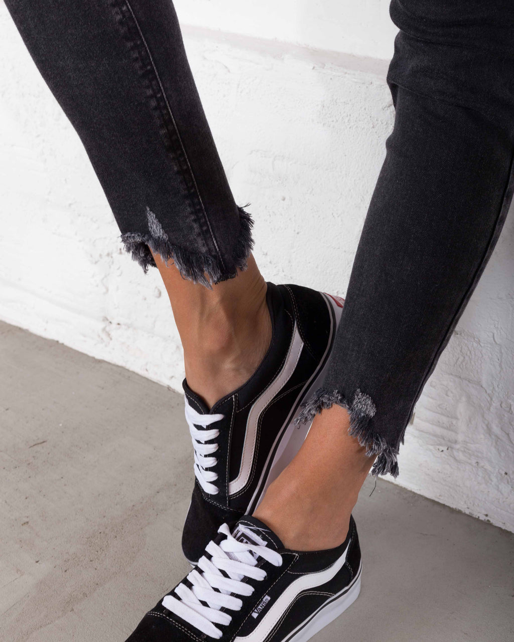 Jean para mujer negro Skinny tiro súper alto con cortes en el ruedo - Negro 14_491D011_A02759_3