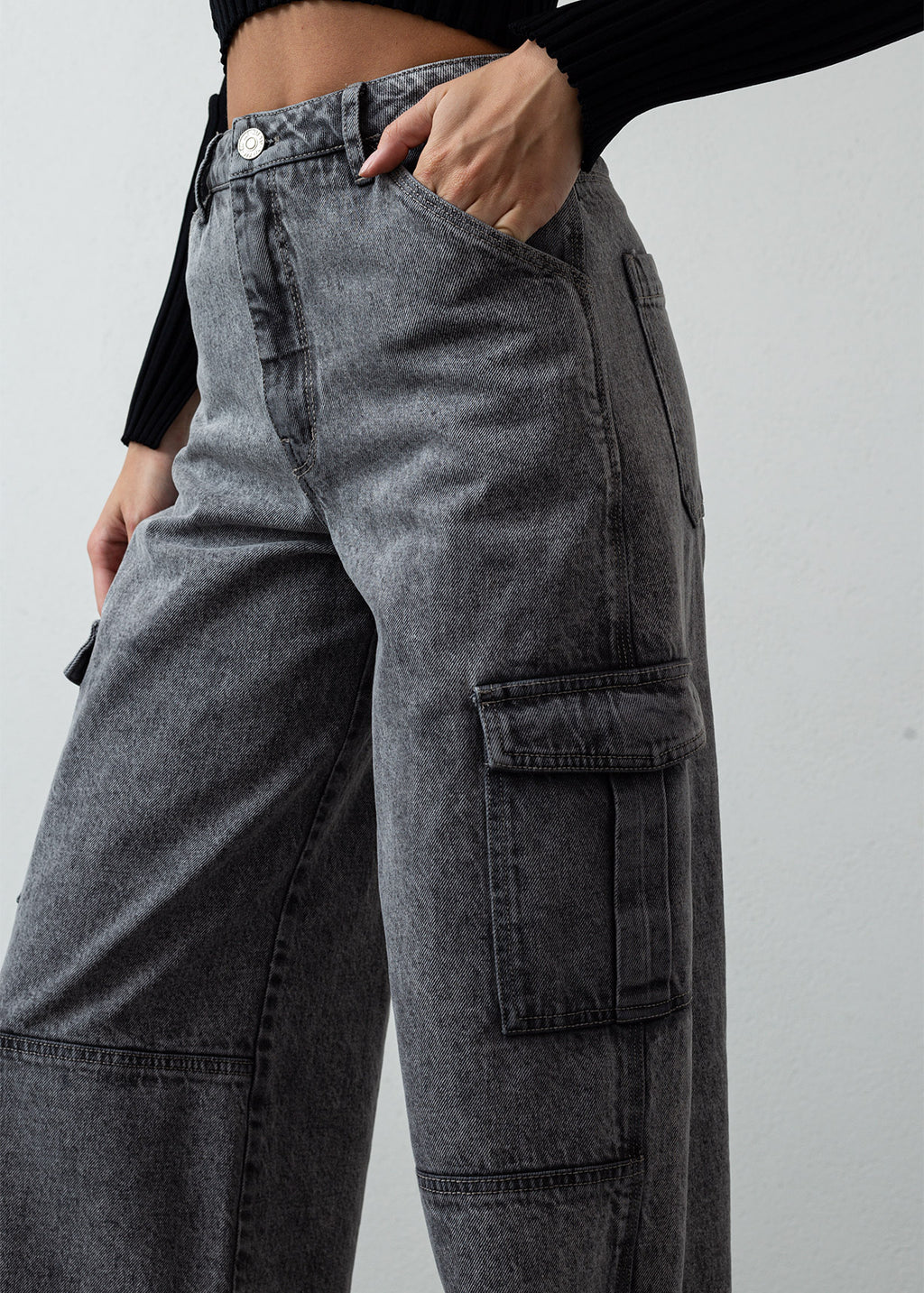 Jean Wide Leg cargo fit tiro alto - Gris 14_491G373_GRI144103_7