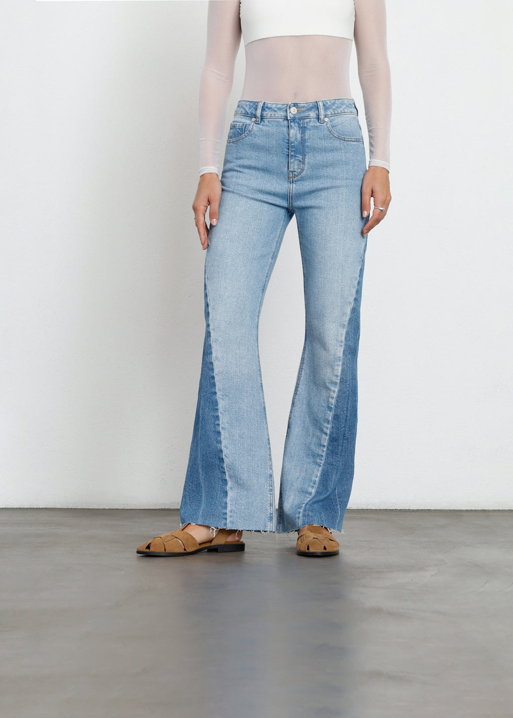 Jean Flare tiro alto con denim en contraste - Azul 14_491H007_AZU183928_0
