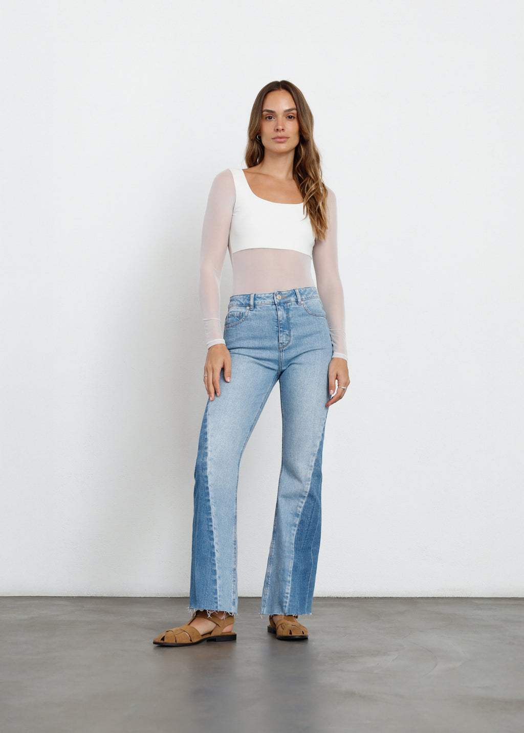 Jean Flare tiro alto con denim en contraste - Azul 14_491H007_AZU183928_3