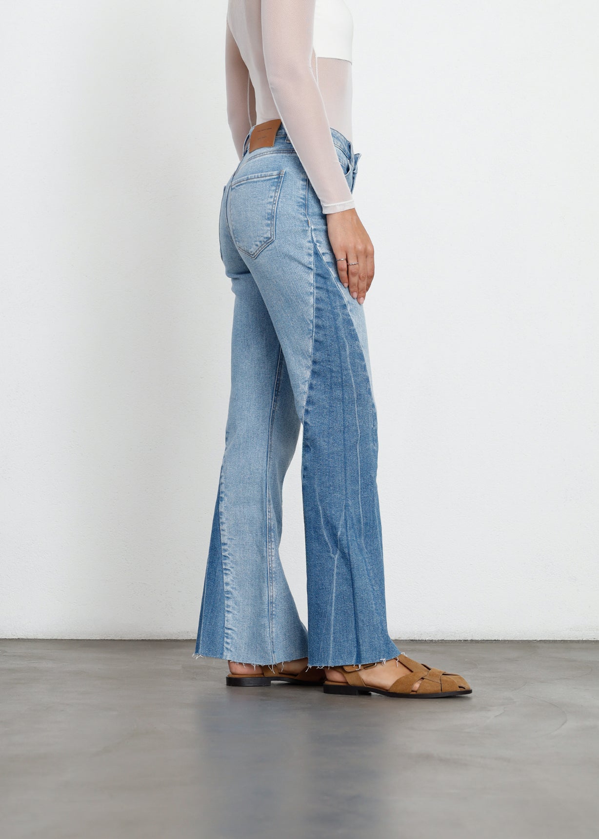 Jean Flare tiro alto con denim en contraste - Azul 14_491H007_AZU183928_5