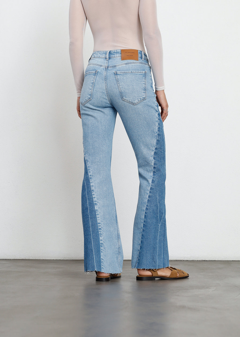 Jean Flare tiro alto con denim en contraste - Azul 14_491H007_AZU183928_7