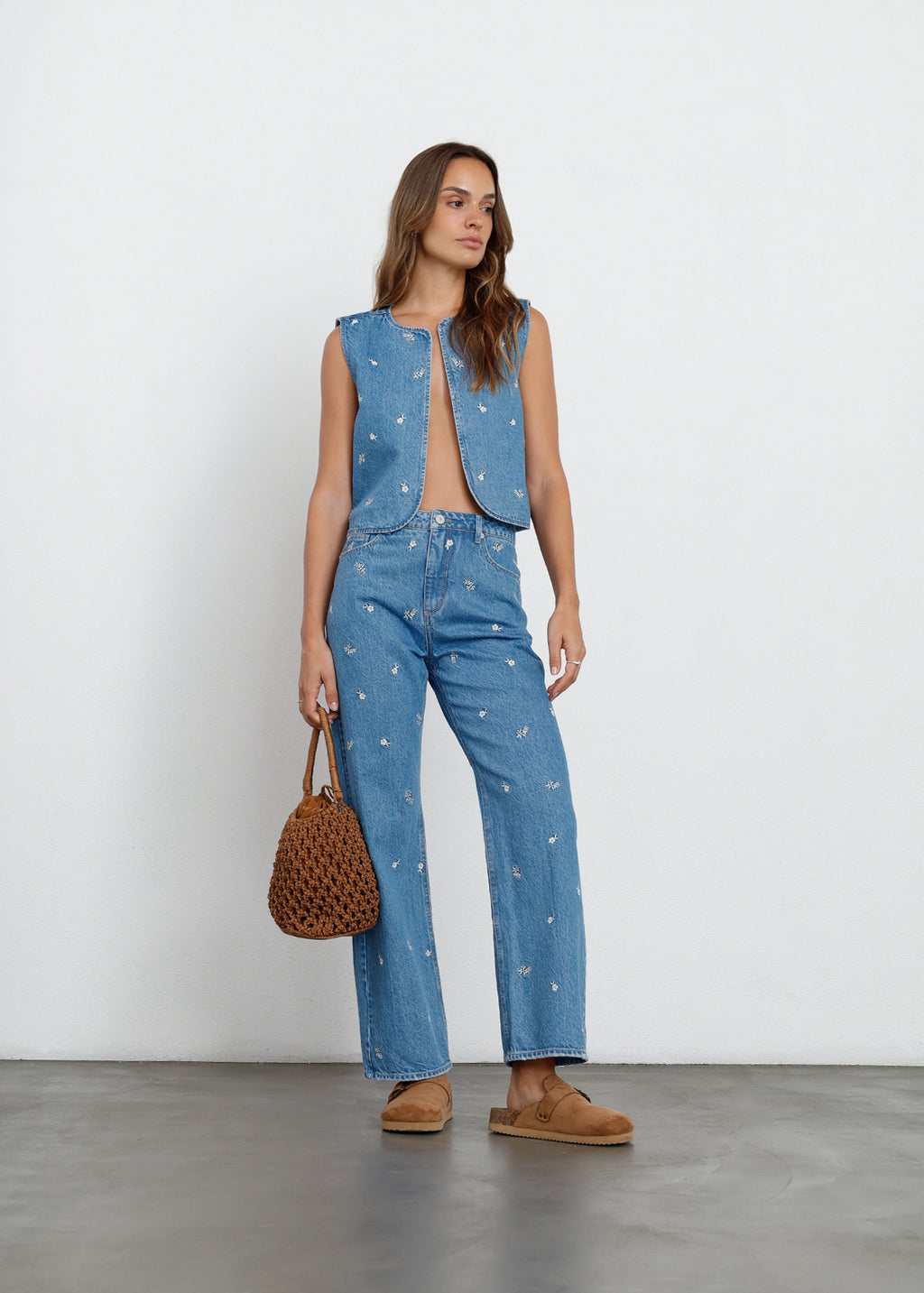 Jean Straight tiro alto con bordados de flores - Azul 14_491H302_AZU183928_3