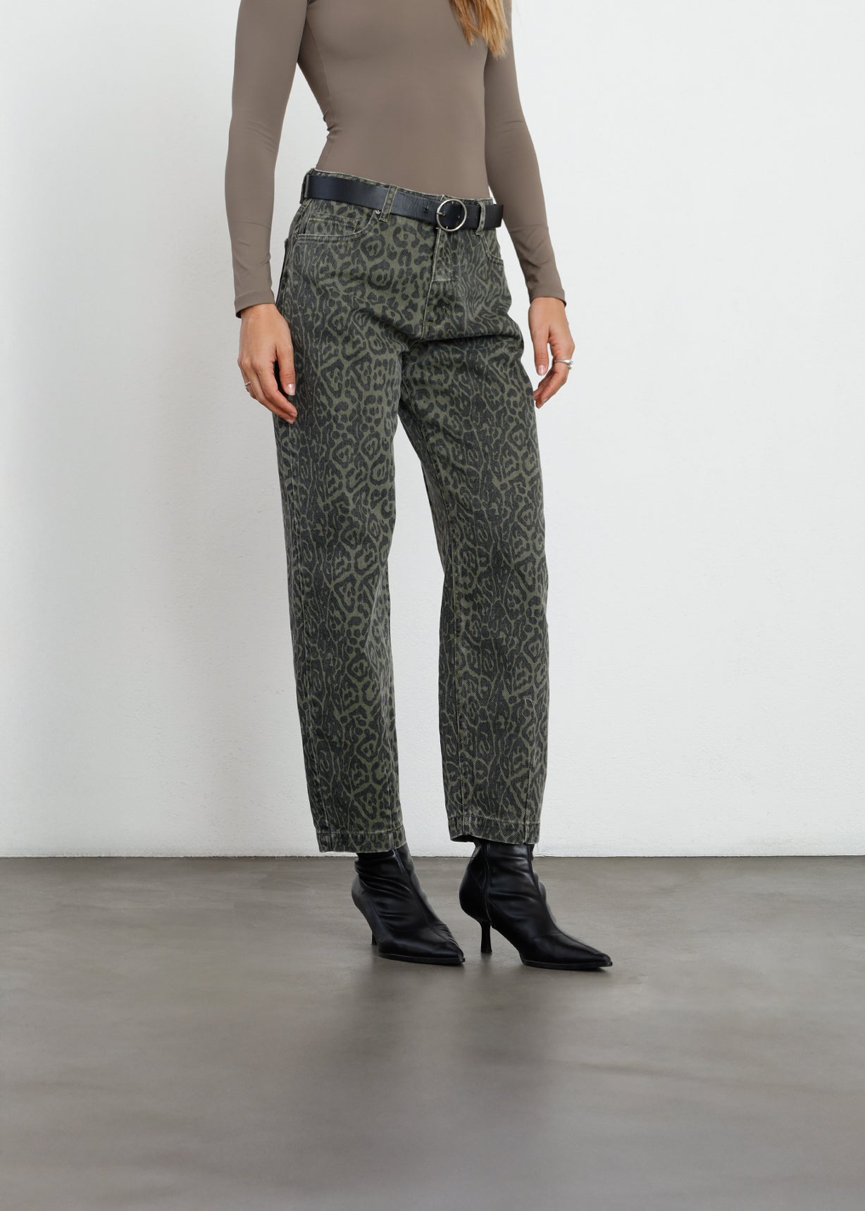 Jean Baggy en animal print - Verde 14_491H331_VER190515_0