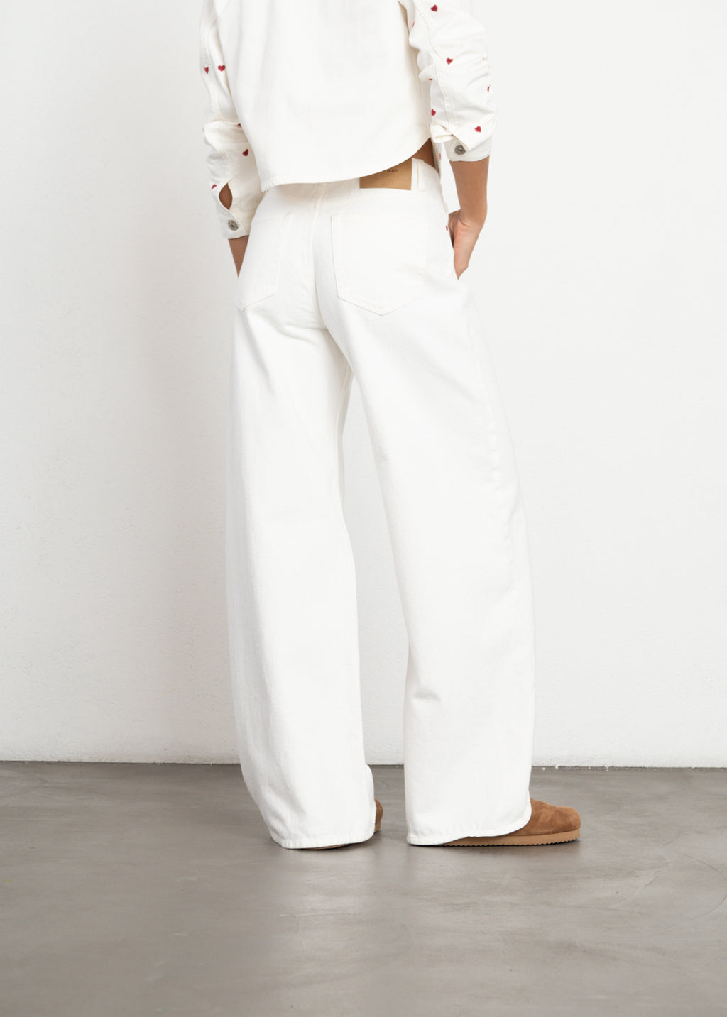 Jean Wide Leg con mini corazones - Crudo 14_491H334_CRU111001_5