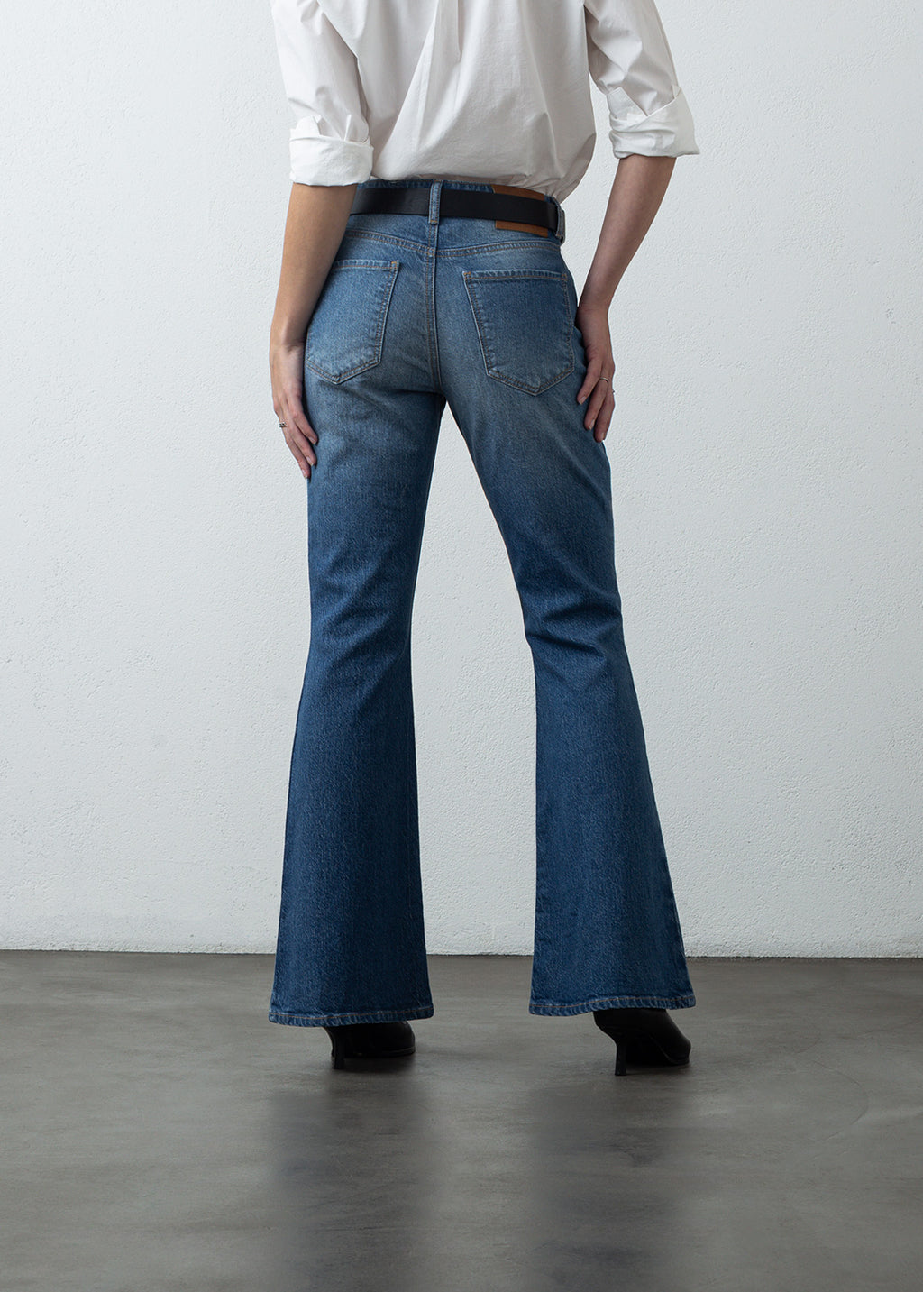 Jean Flare de tiro medio - Azul 14_492G028_AZU183928_7