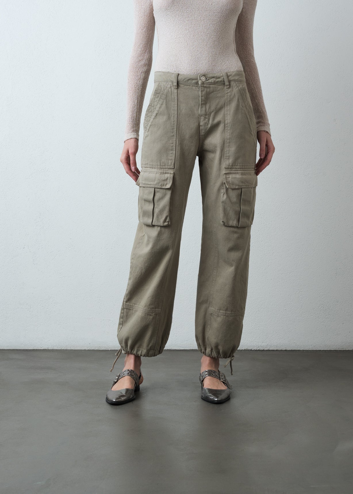 Jean Baggy tiro medio tipo cargo - Gris 14_492G377_GRI161107_0