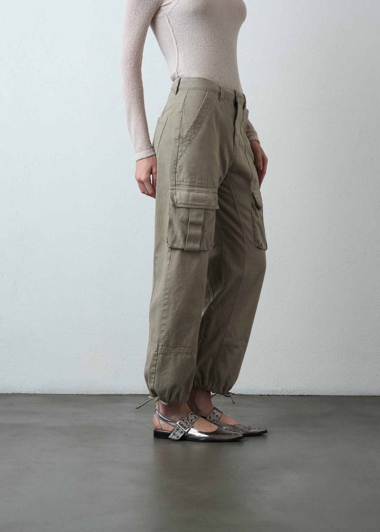 Jean Baggy tiro medio tipo cargo - Gris 14_492G377_GRI161107_5