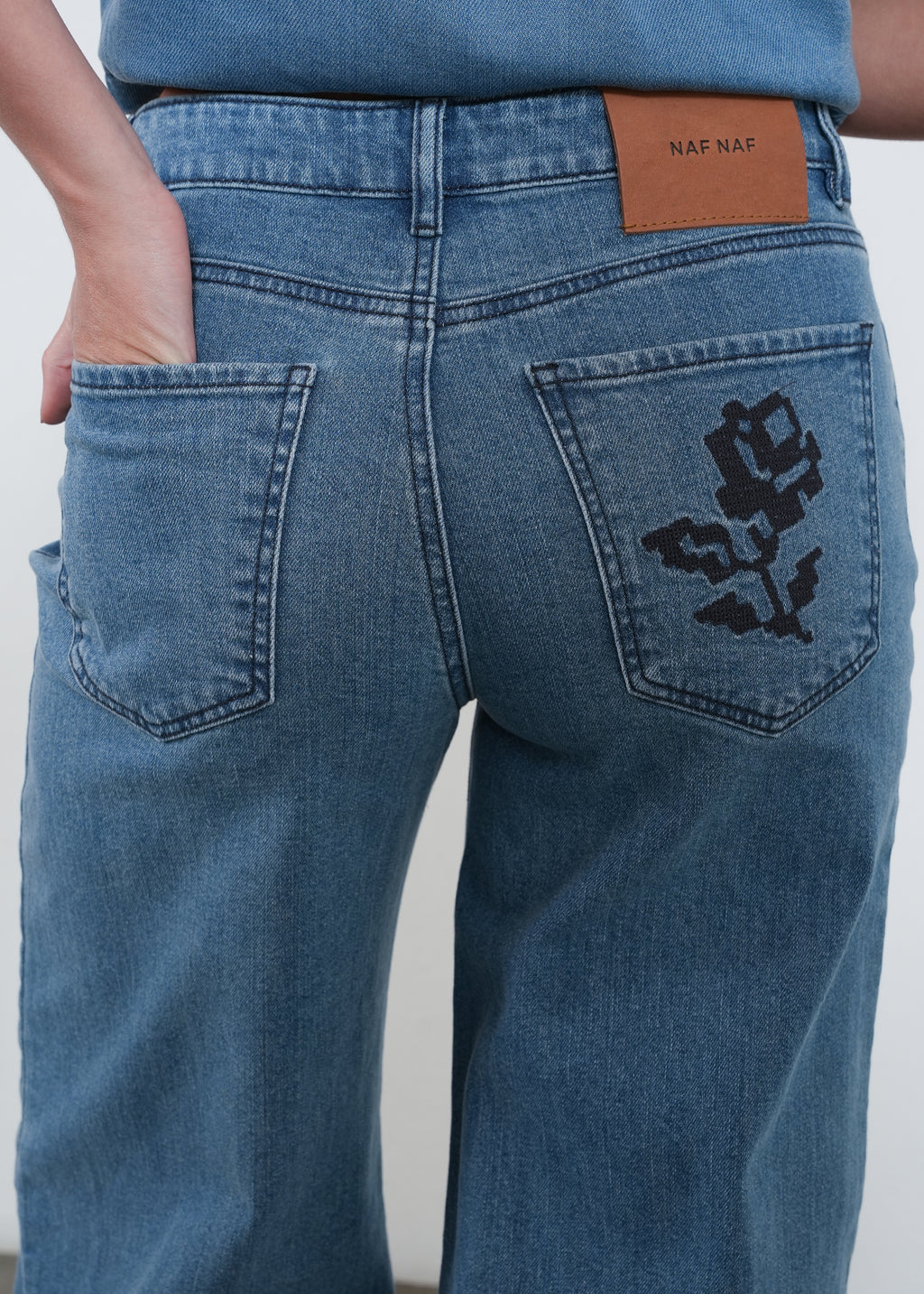 Jean Wide Leg con bordado en bolsillo - Azul 14_492H002_AZU183928_6