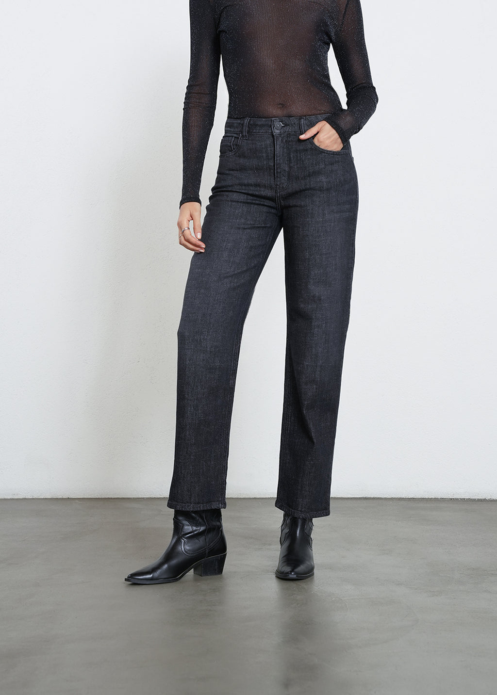 Jean straight tiro medio - Negro 14_492H075_NEG193909_0
