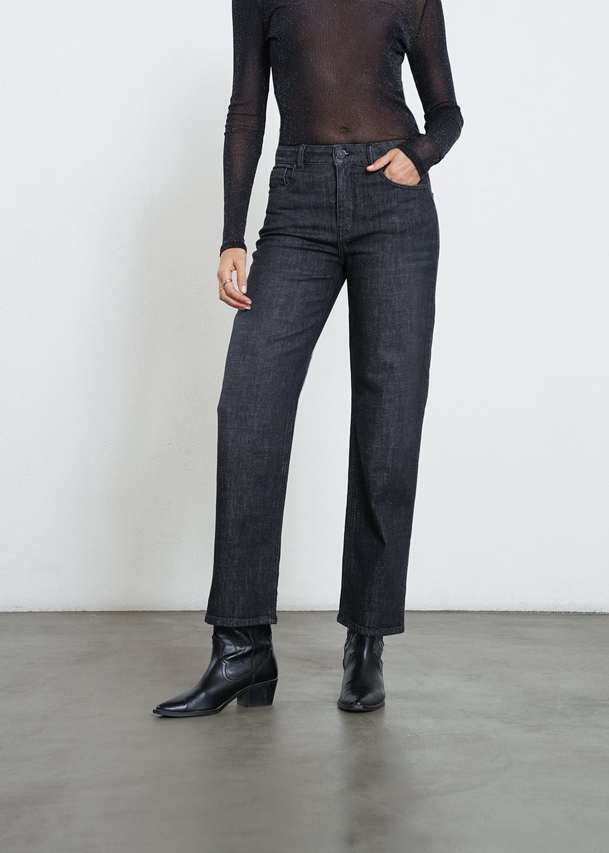 Jean straight tiro medio - Negro 14_492H075_NEG193909_0