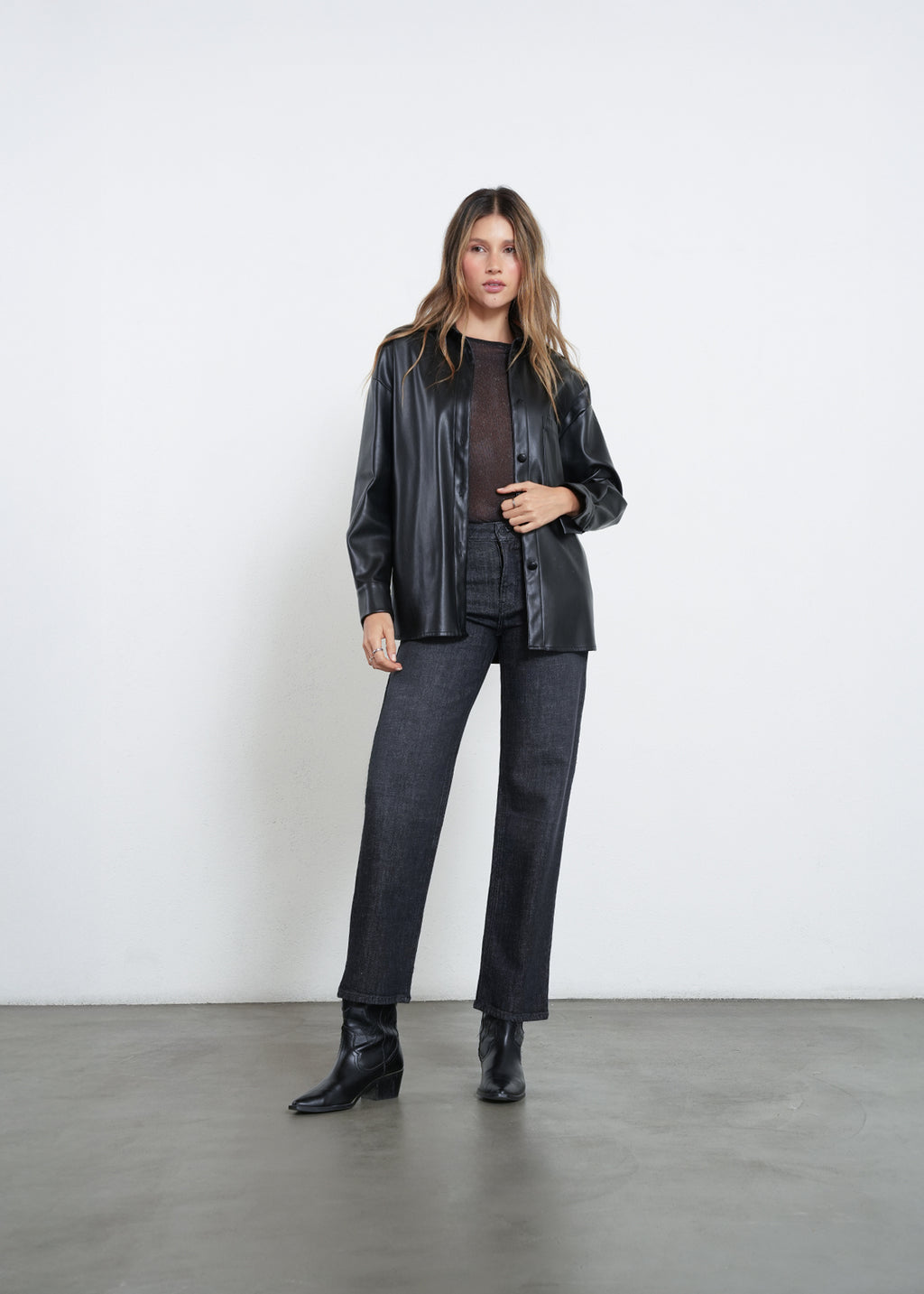 Jean straight tiro medio - Negro 14_492H075_NEG193909_3