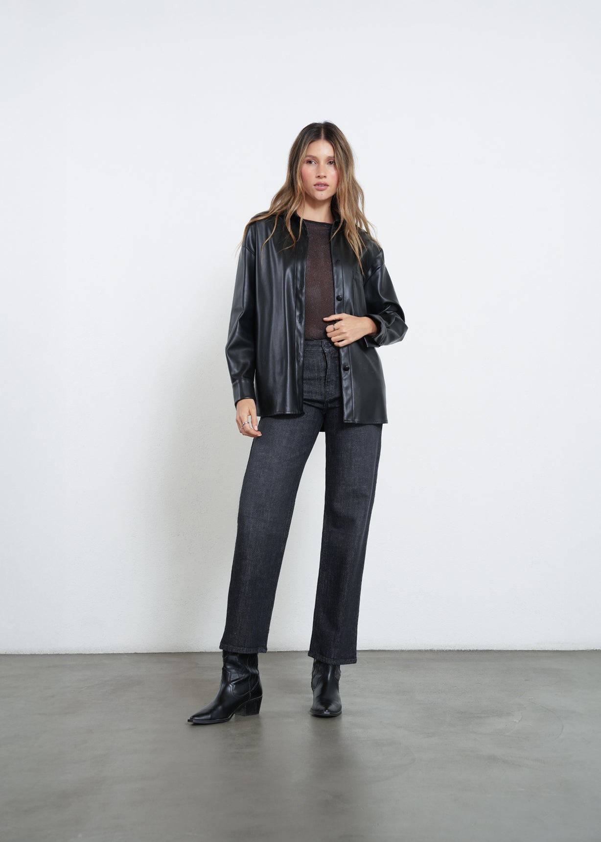 Jean straight tiro medio - Negro 14_492H075_NEG193909_3