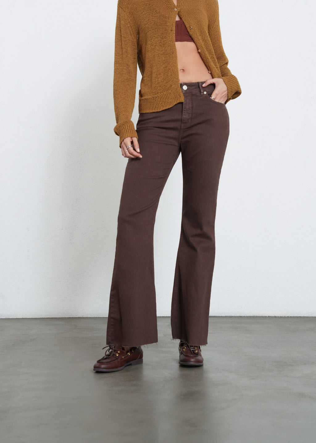 Jean flare tiro alto - Cafe 14_492H084_CAF190915_0