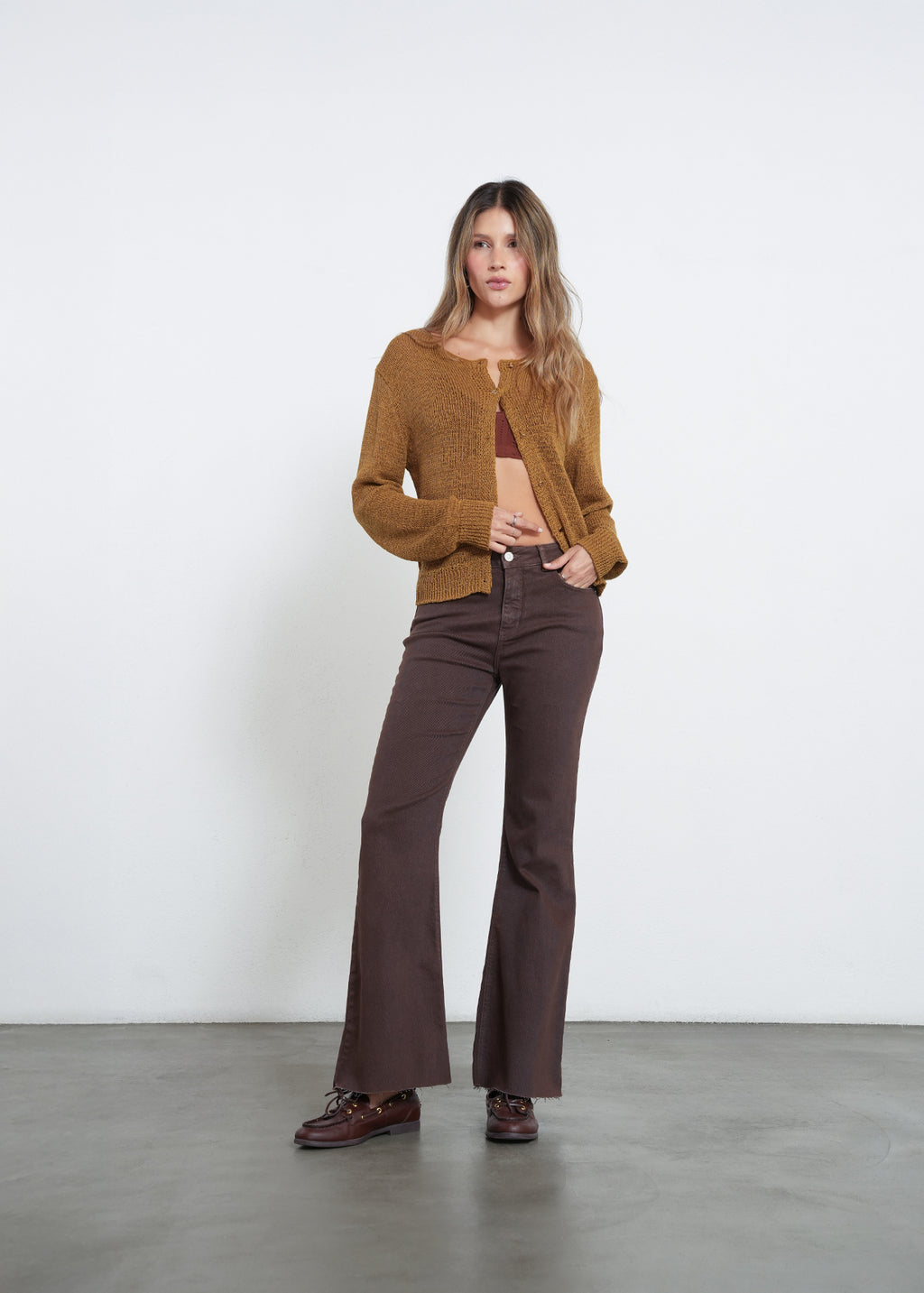 Jean flare tiro alto - Cafe 14_492H084_CAF190915_3