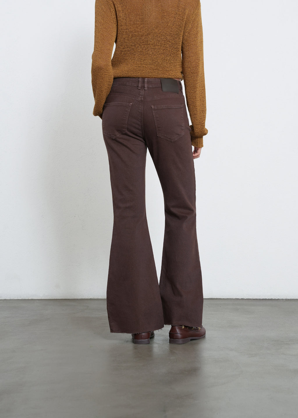 Jean flare tiro alto - Cafe 14_492H084_CAF190915_6