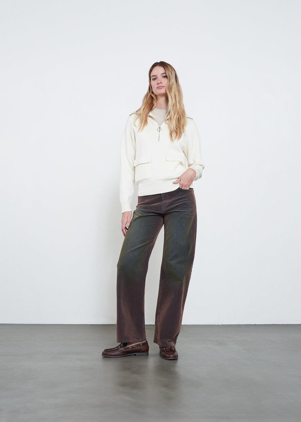 Jean Straight con efecto de color - Café 14_492H309_CAF171143_3