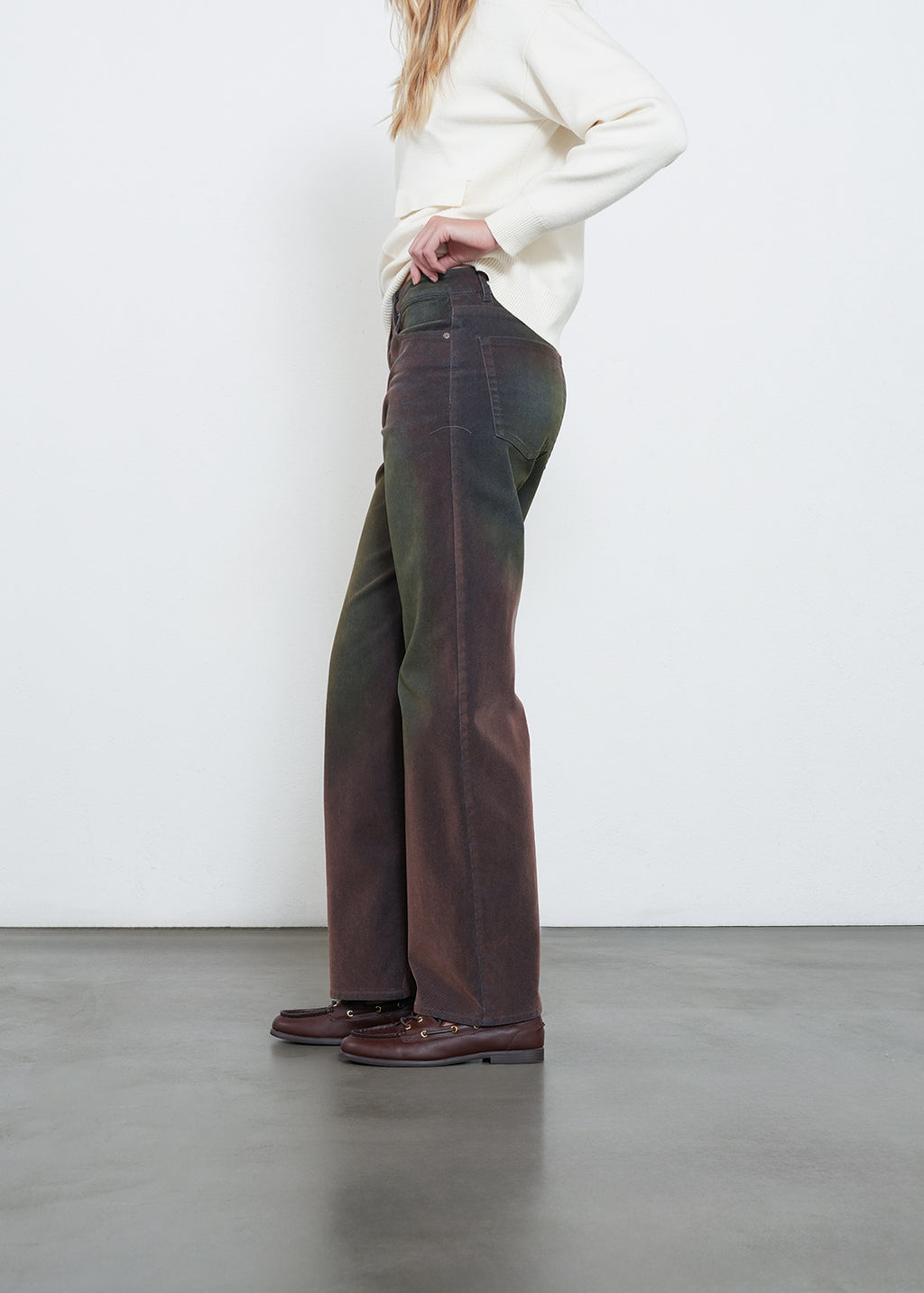 Jean Straight con efecto de color - Café 14_492H309_CAF171143_5