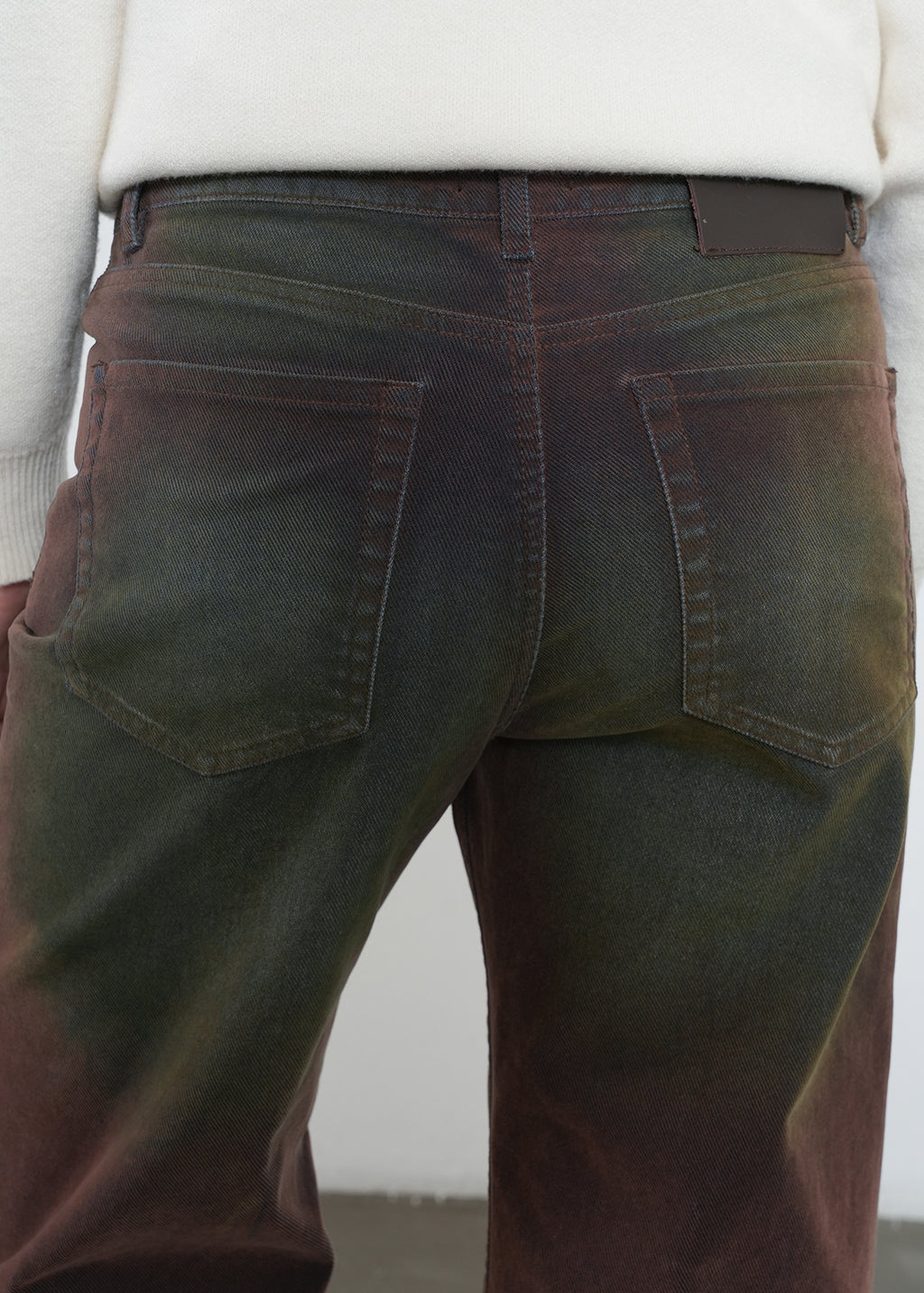 Jean Straight con efecto de color - Café 14_492H309_CAF171143_6