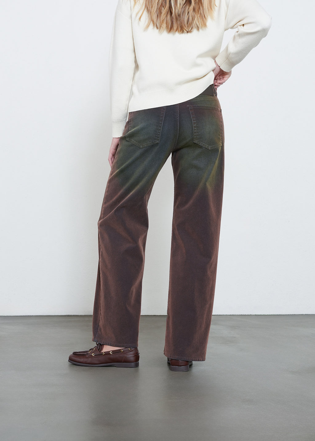 Jean Straight con efecto de color - Café 14_492H309_CAF171143_7