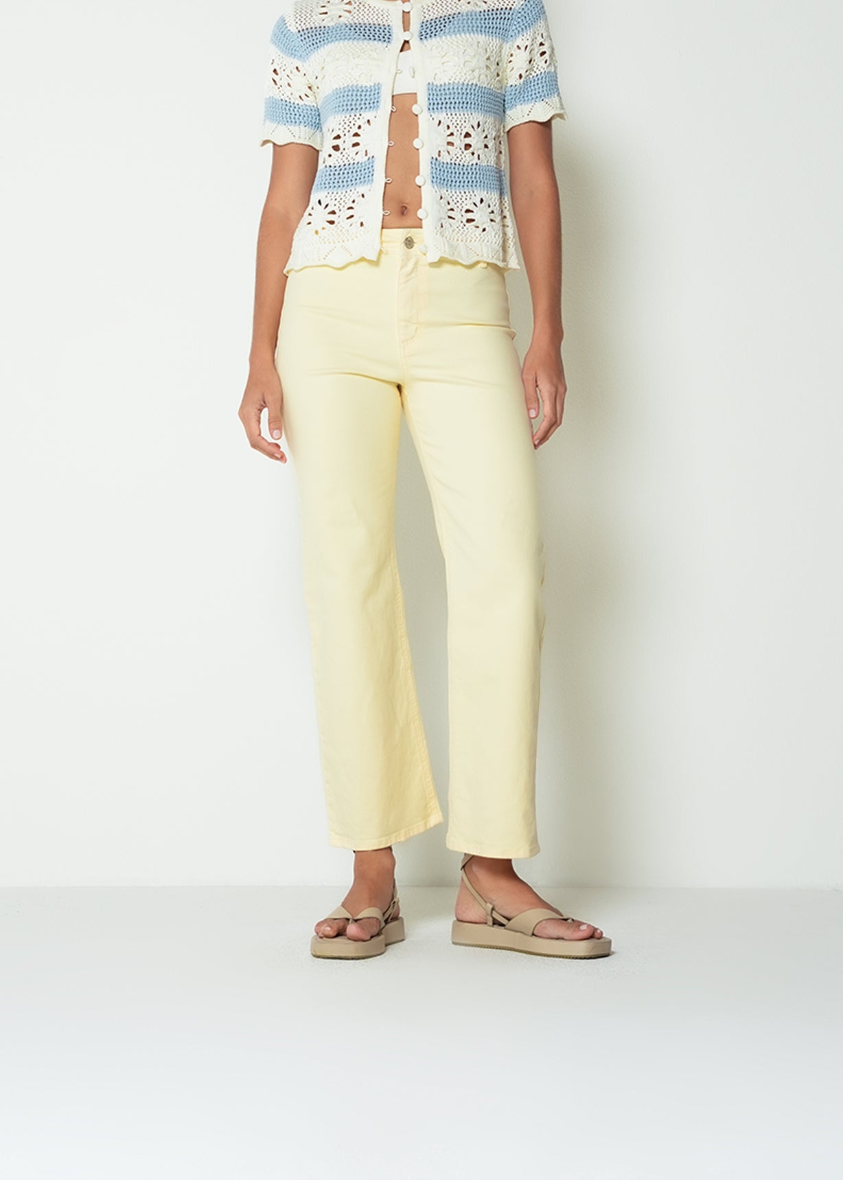 Jean straight tiro super alto - Amarillo 14_492H382_AMA120825_0