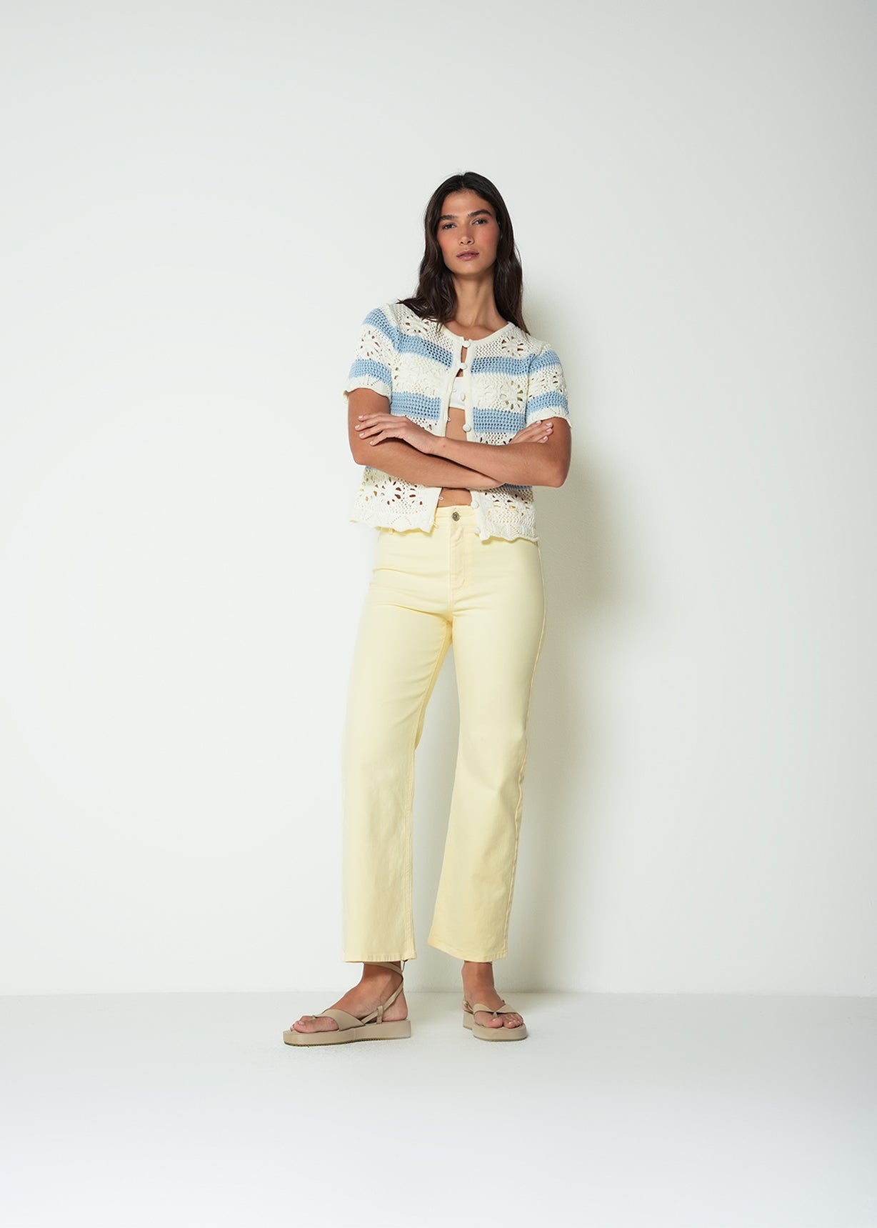Jean straight tiro super alto - Amarillo 14_492H382_AMA120825_3