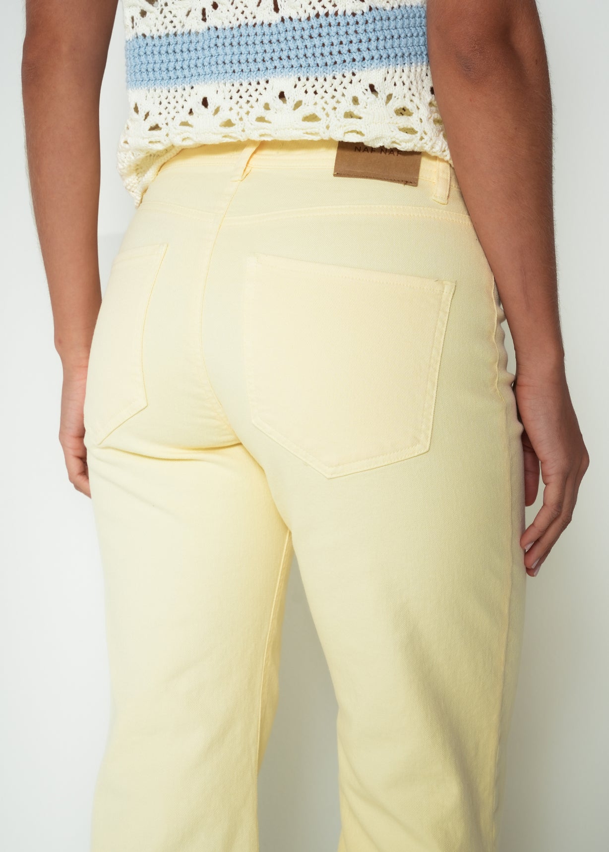 Jean straight tiro super alto - Amarillo 14_492H382_AMA120825_4