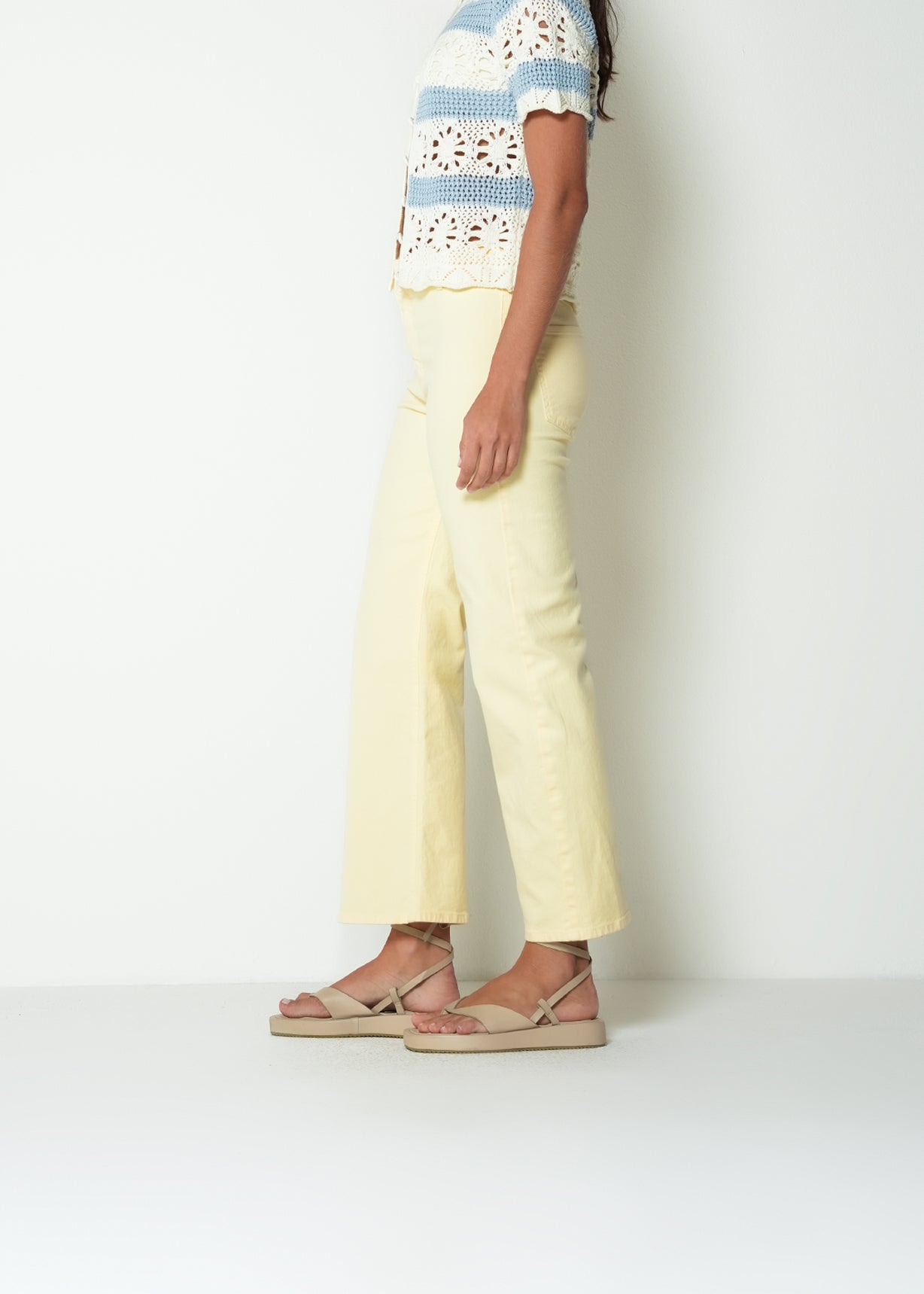 Jean straight tiro super alto - Amarillo 14_492H382_AMA120825_5