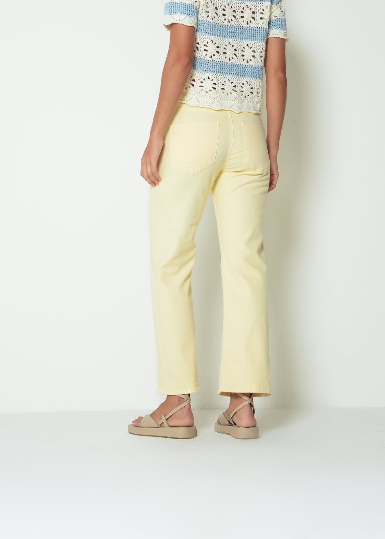 Jean straight tiro super alto - Amarillo 14_492H382_AMA120825_6