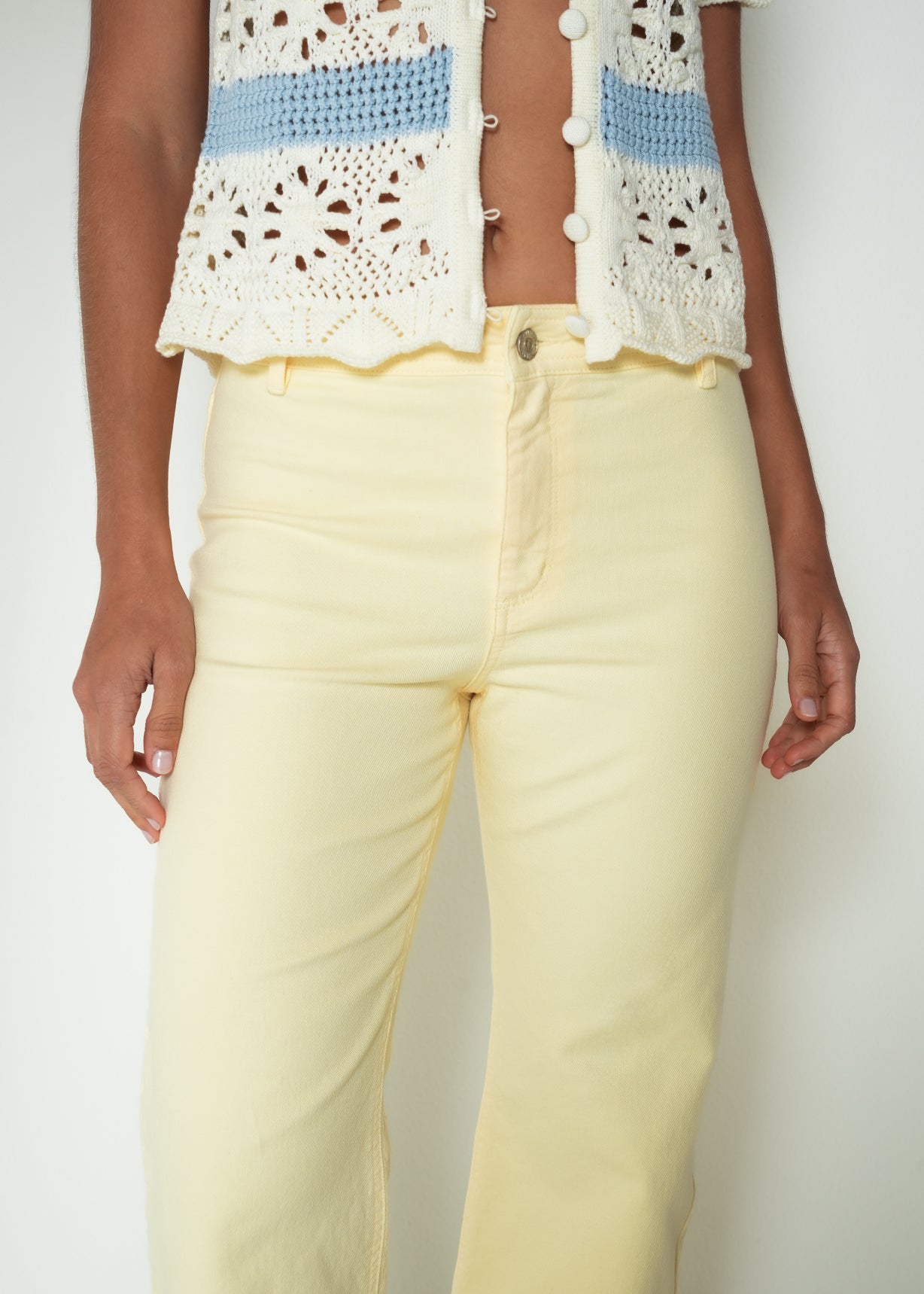 Jean straight tiro super alto - Amarillo 14_492H382_AMA120825_7