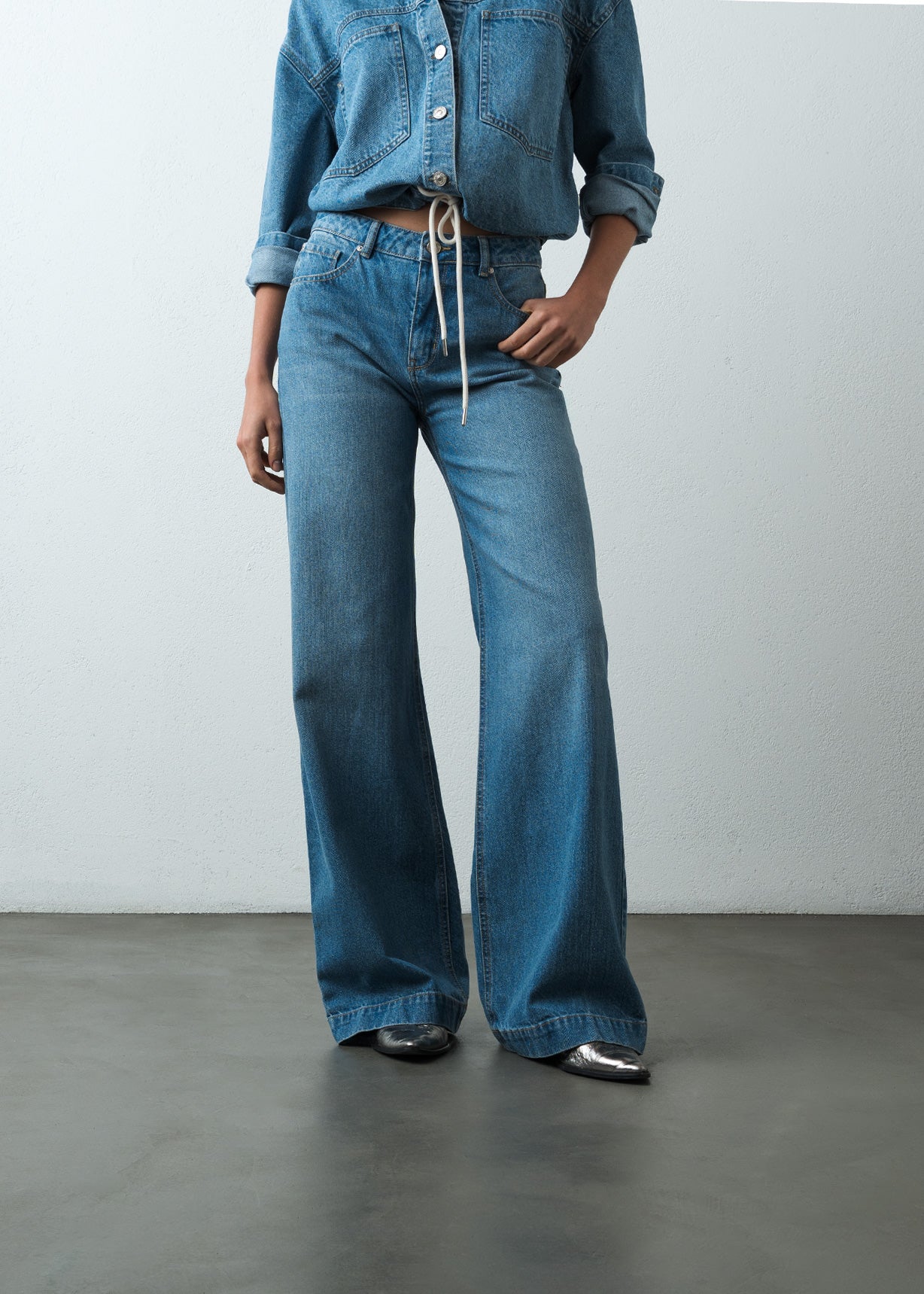 Jean Wide Leg tono claro - Azul 14_493G052_AZU183928_0