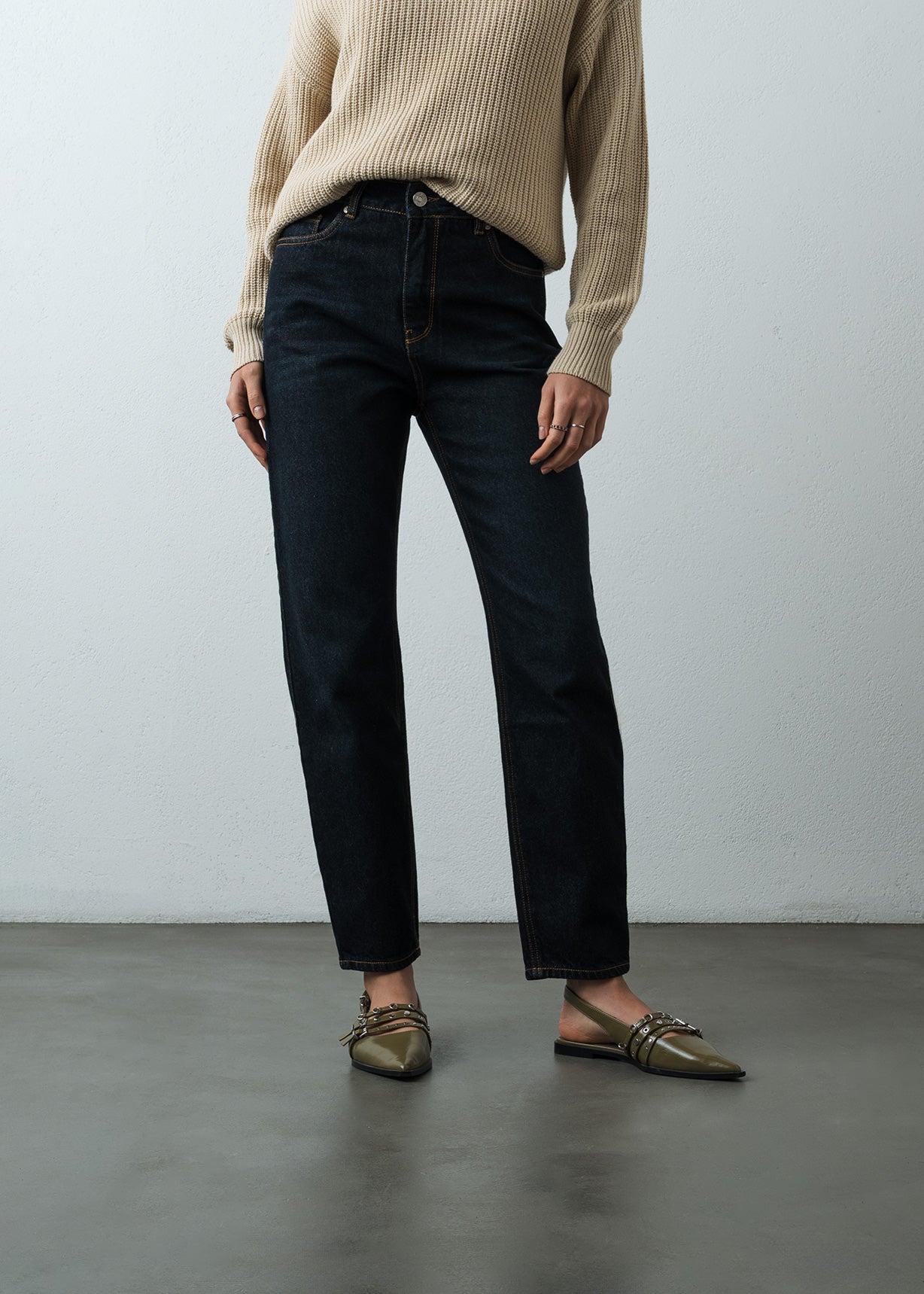 Jean Mom tiro medio tono oscuro - Azul 14_493G302_AZU183928_0