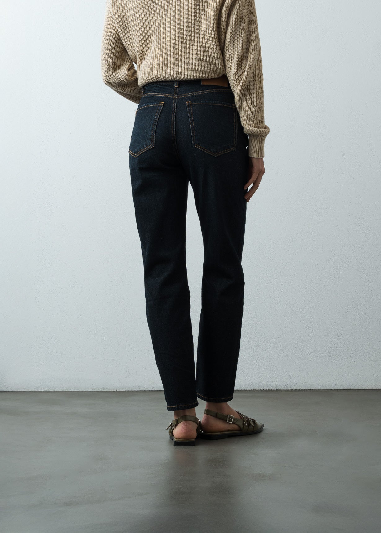 Jean Mom tiro medio tono oscuro - Azul 14_493G302_AZU183928_7