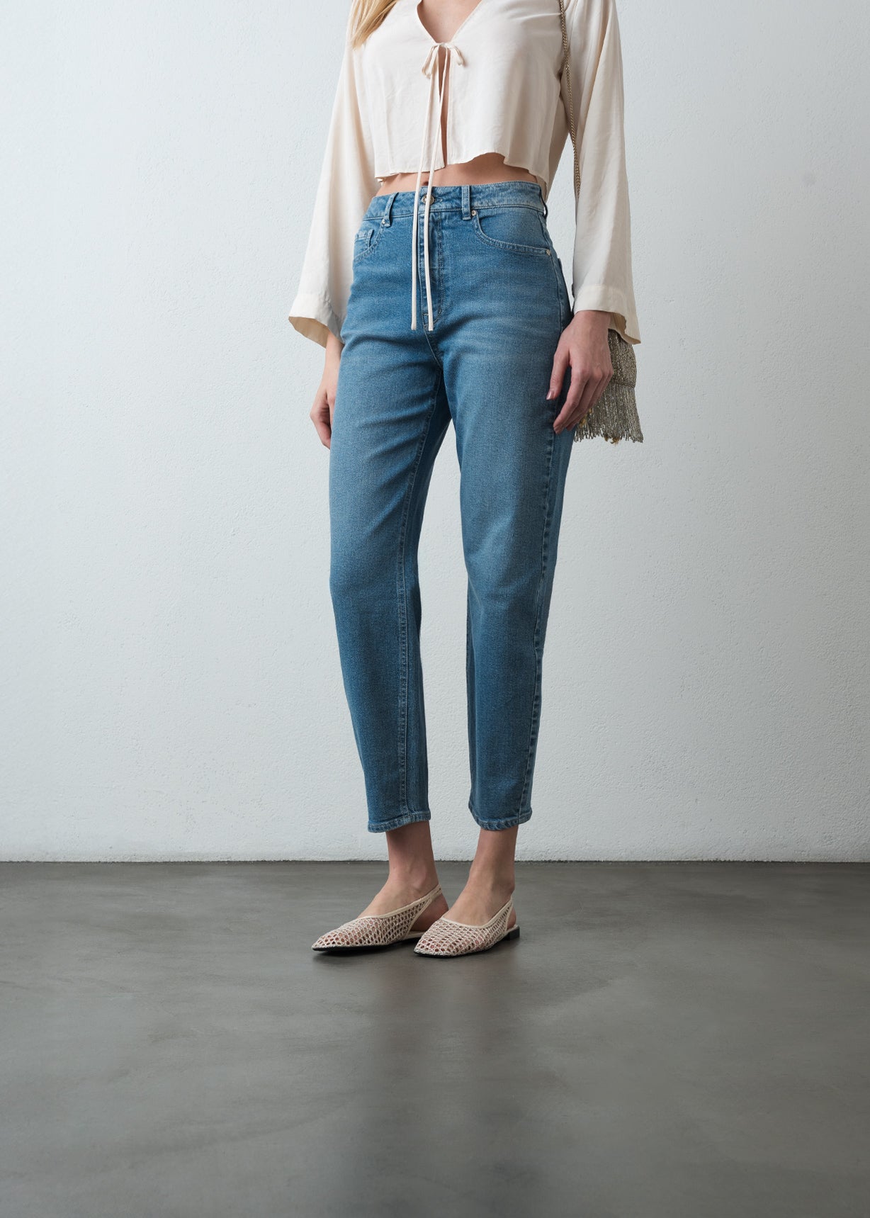 Jean Mom tiro alto de largo cropped - Azul 14_493G304_AZU183928_0