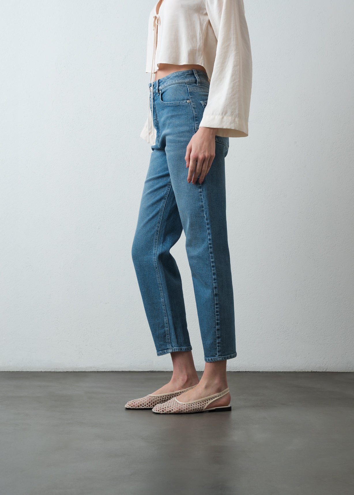Jean Mom tiro alto de largo cropped - Azul 14_493G304_AZU183928_5