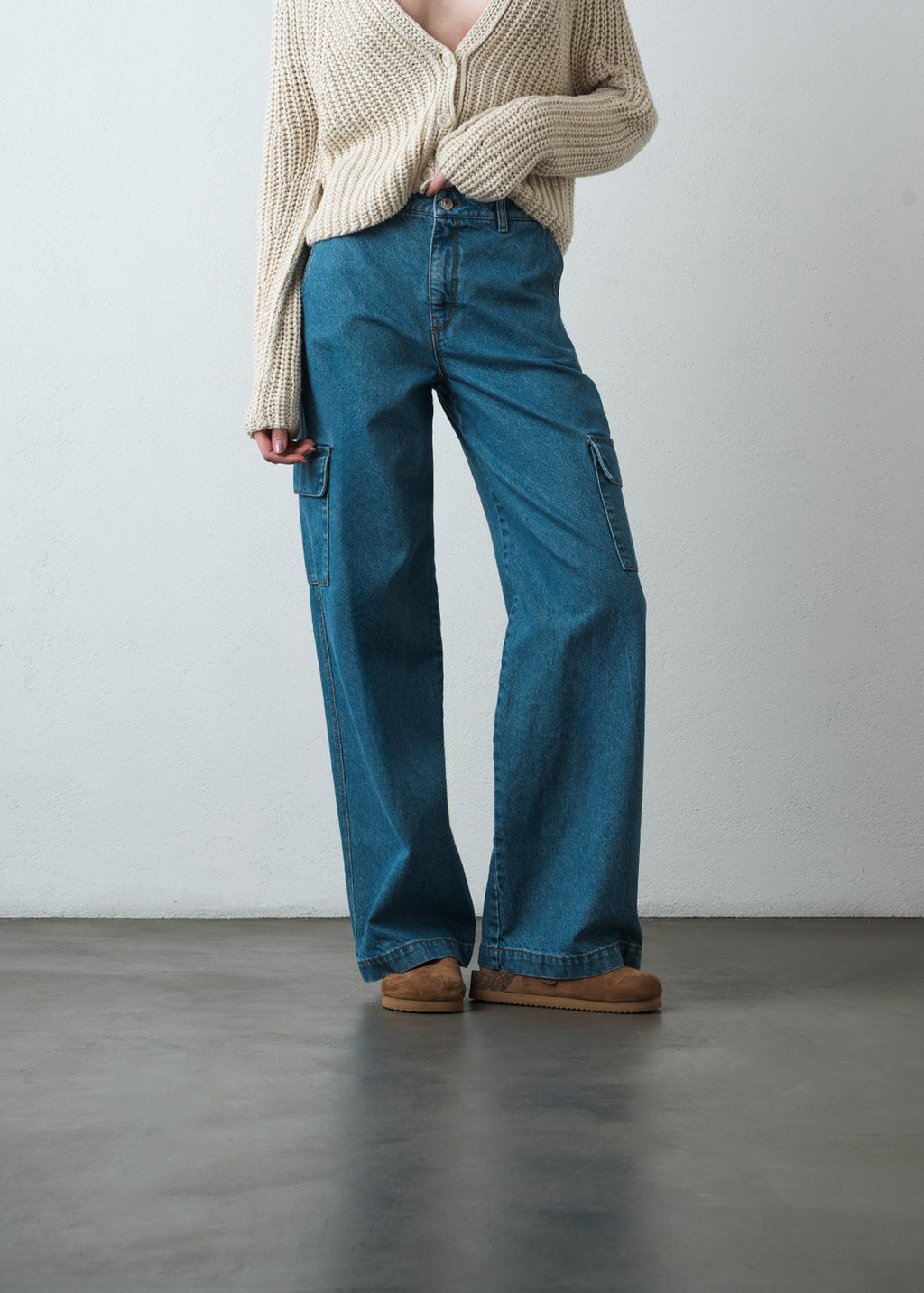 Jean Wide Leg tono medio tipo cargo - Azul 14_493G305_AZU183928_0