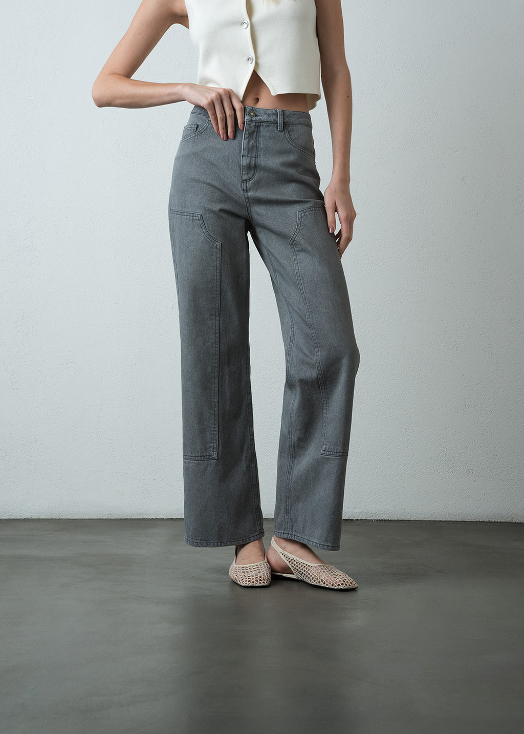 Jean Straight con diseño de parches - Gris 14_493G373_GRI144103_0