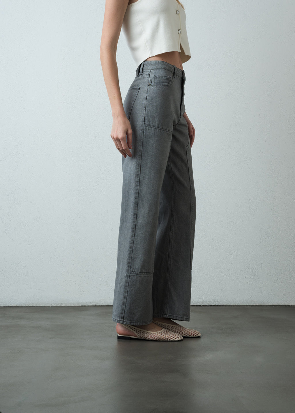 Jean Straight con diseño de parches - Gris 14_493G373_GRI144103_5