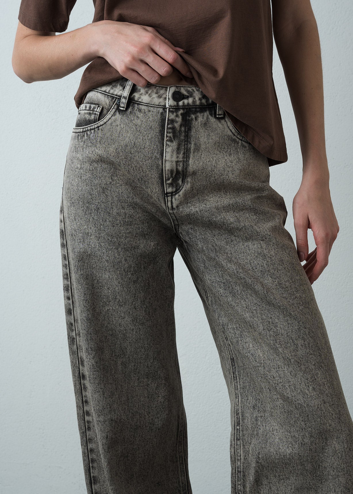 Jean Wide Leg con bolsillos - Negro 14_493G374_NEG193909_4