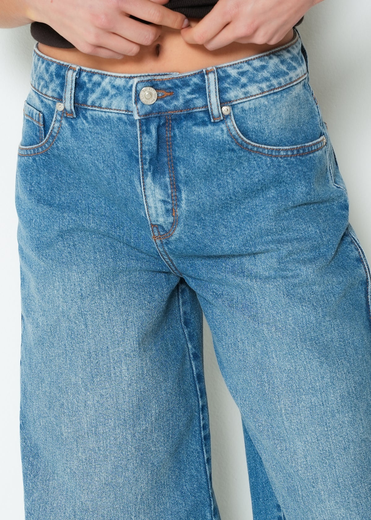 Jean wide tiro medio denim - Azul 14_493H013_AZU183928_4
