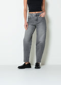Jean straight tiro medio denim - Gris 14_493H014_GRI144103_0