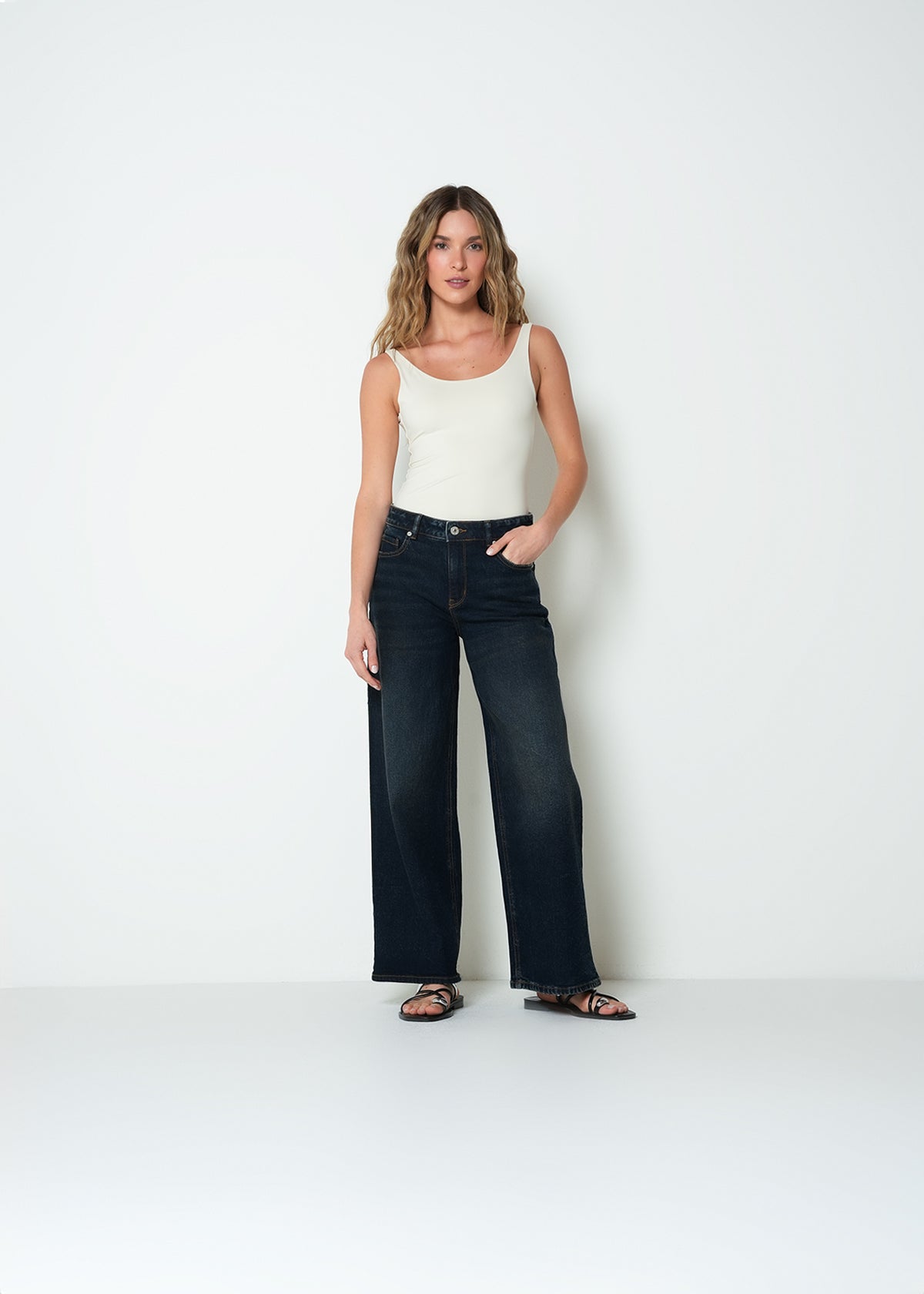 Jean flare tiro medio denim - Azul 14_493H020_AZU194227_7