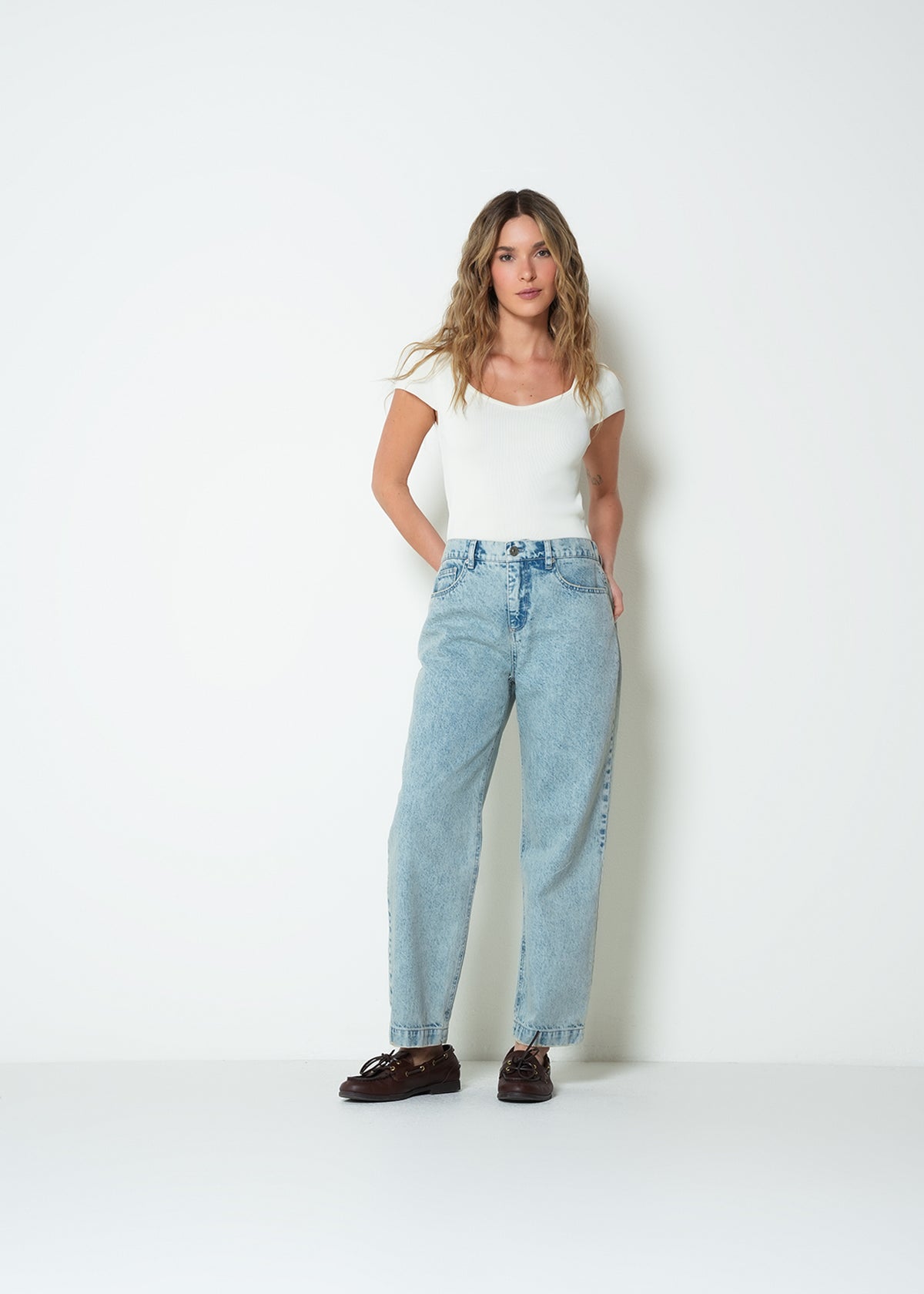 Jean straight tiro medio denim - Azul 14_493H315_AZU183928_3