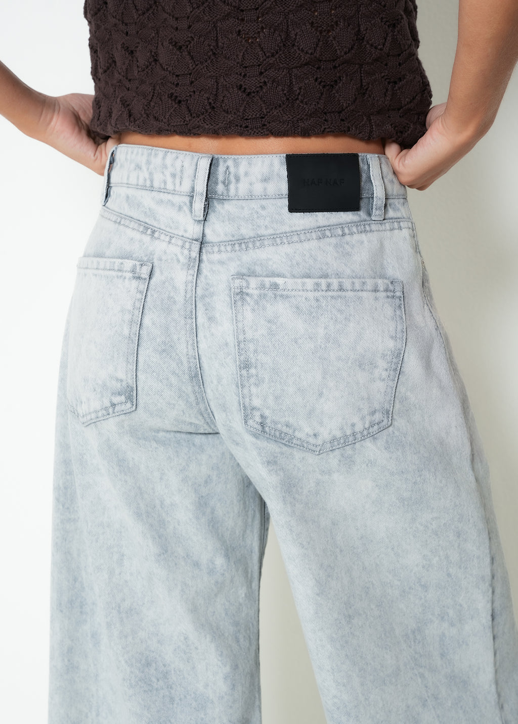 Jean wide tiro alto flare - Gris 14_493H321_GRI175104_4