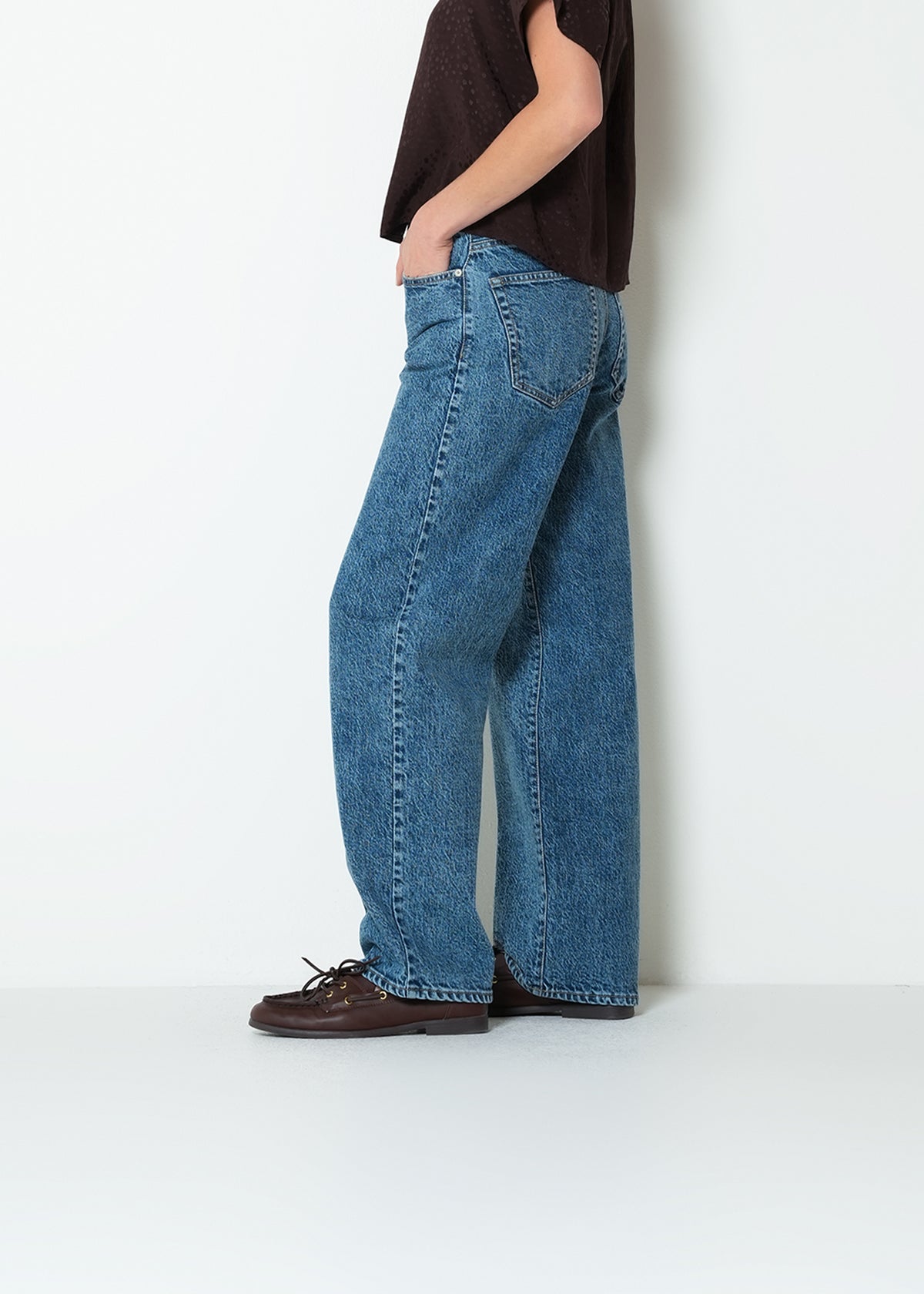 Jean straight tiro medio denim - Azul 14_493H323_AZU183928_5