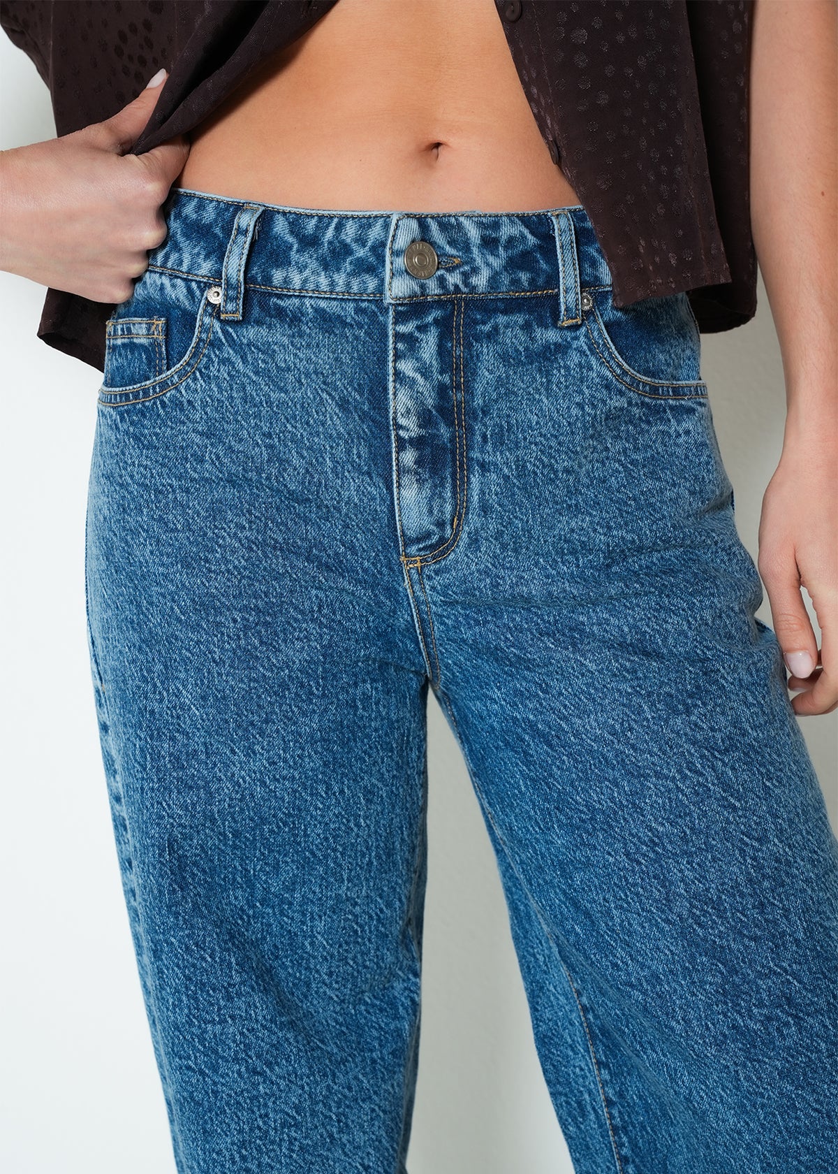 Jean straight tiro medio denim - Azul 14_493H323_AZU183928_7