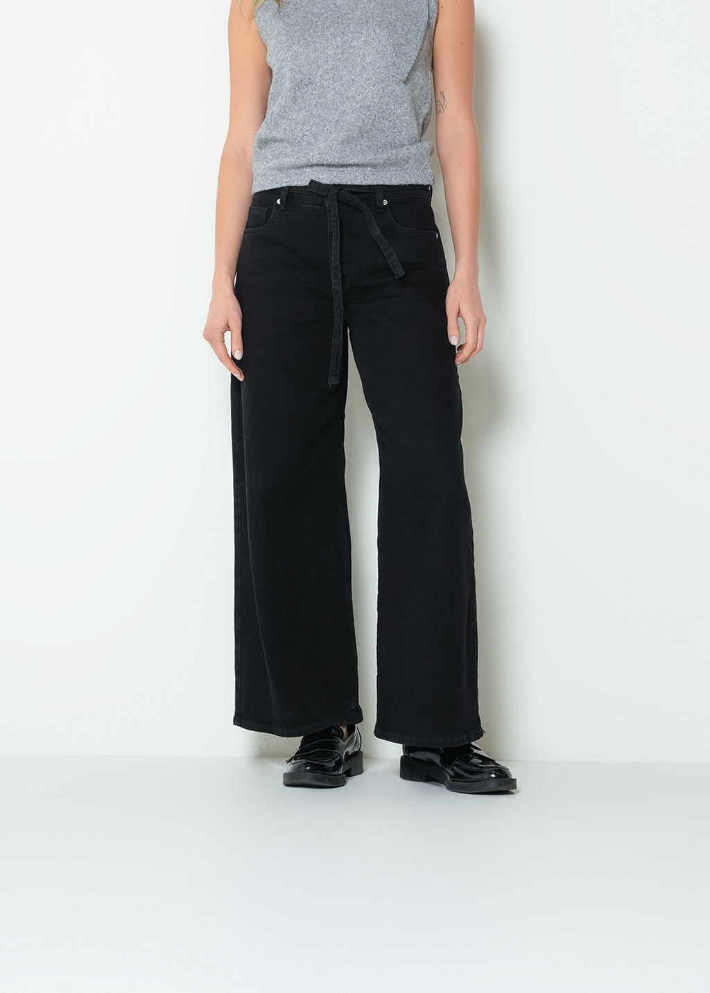 Jean wide leg tiro medio - Negro 14_493H371_NEG193909_0