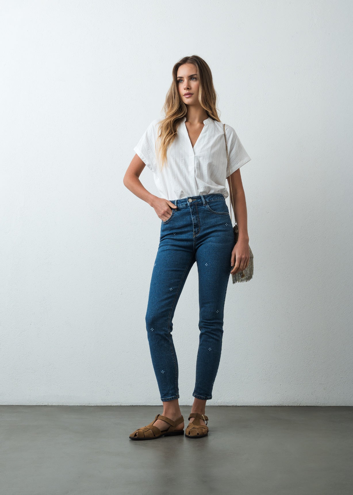 Jean Wide Leg tiro alto con apliques bordados - Azul 14_495G004_AZU183928_3