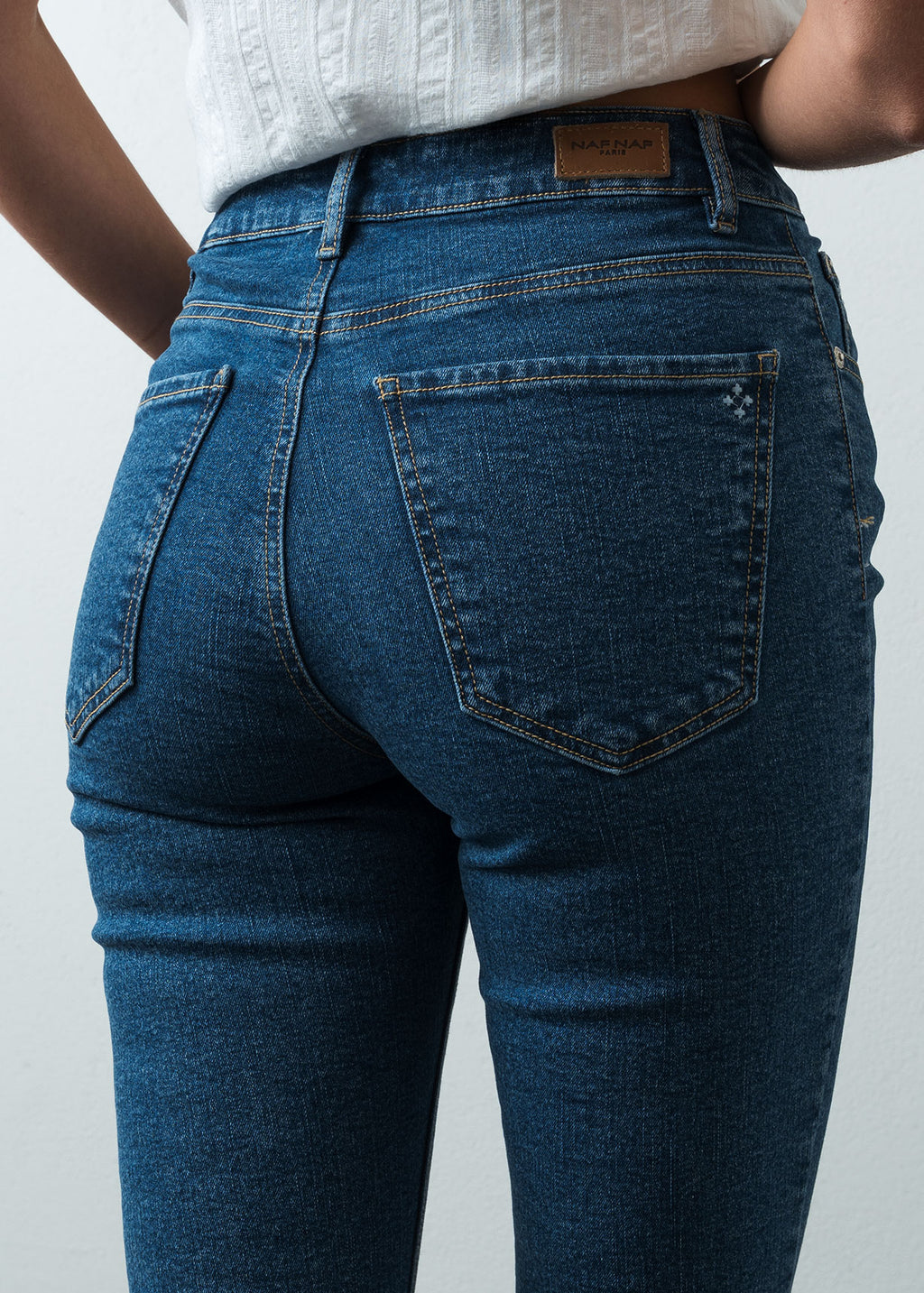 Jean Wide Leg tiro alto con apliques bordados - Azul 14_495G004_AZU183928_4